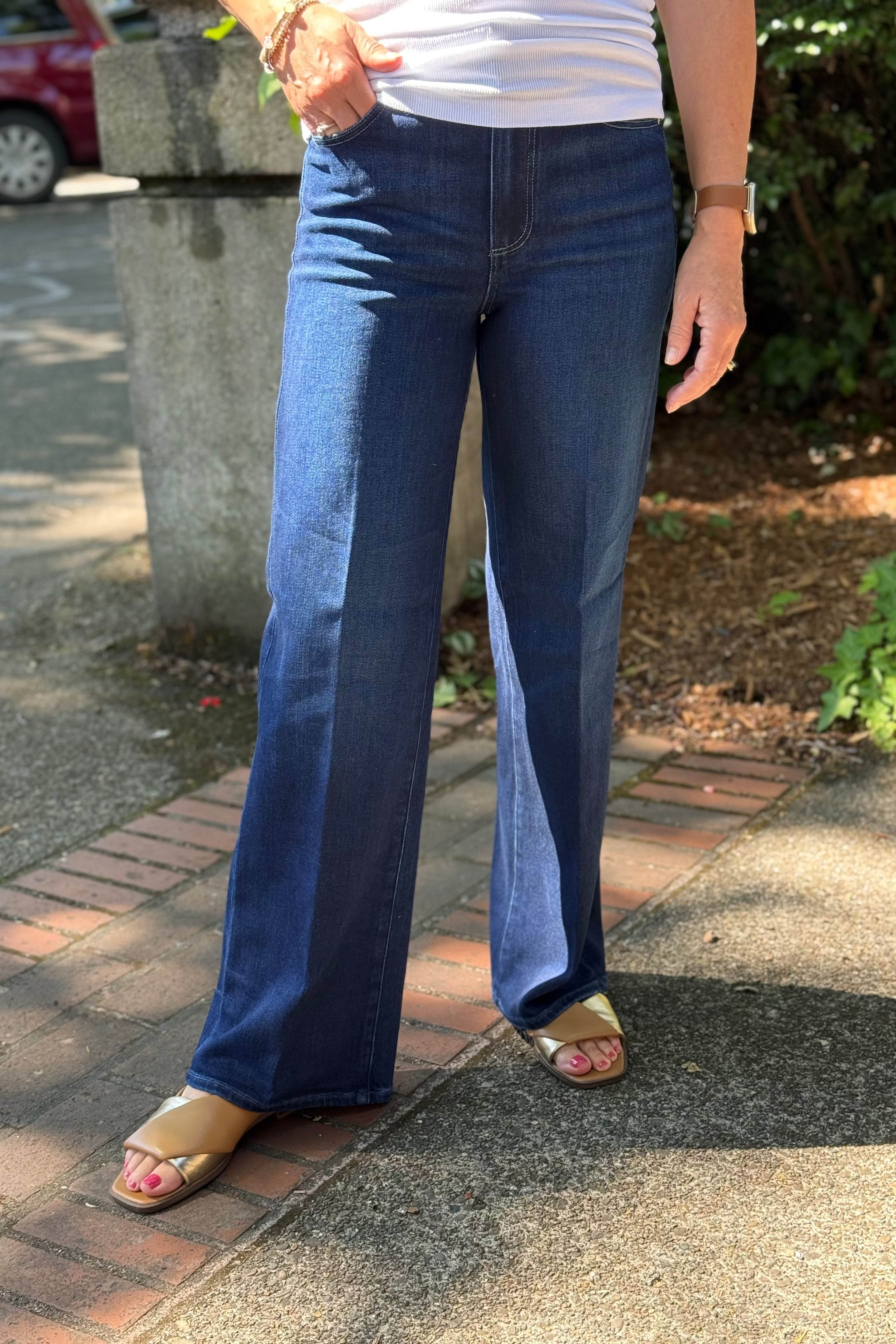 Anessa 31 inch finished hem denim