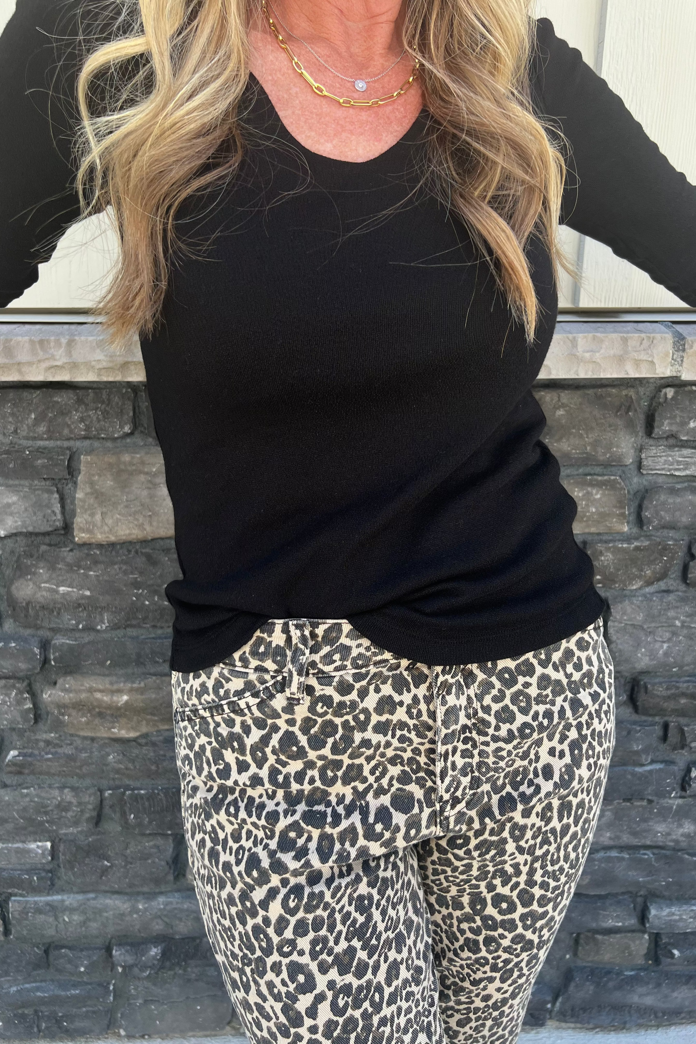 Angelina V-Neck-Black