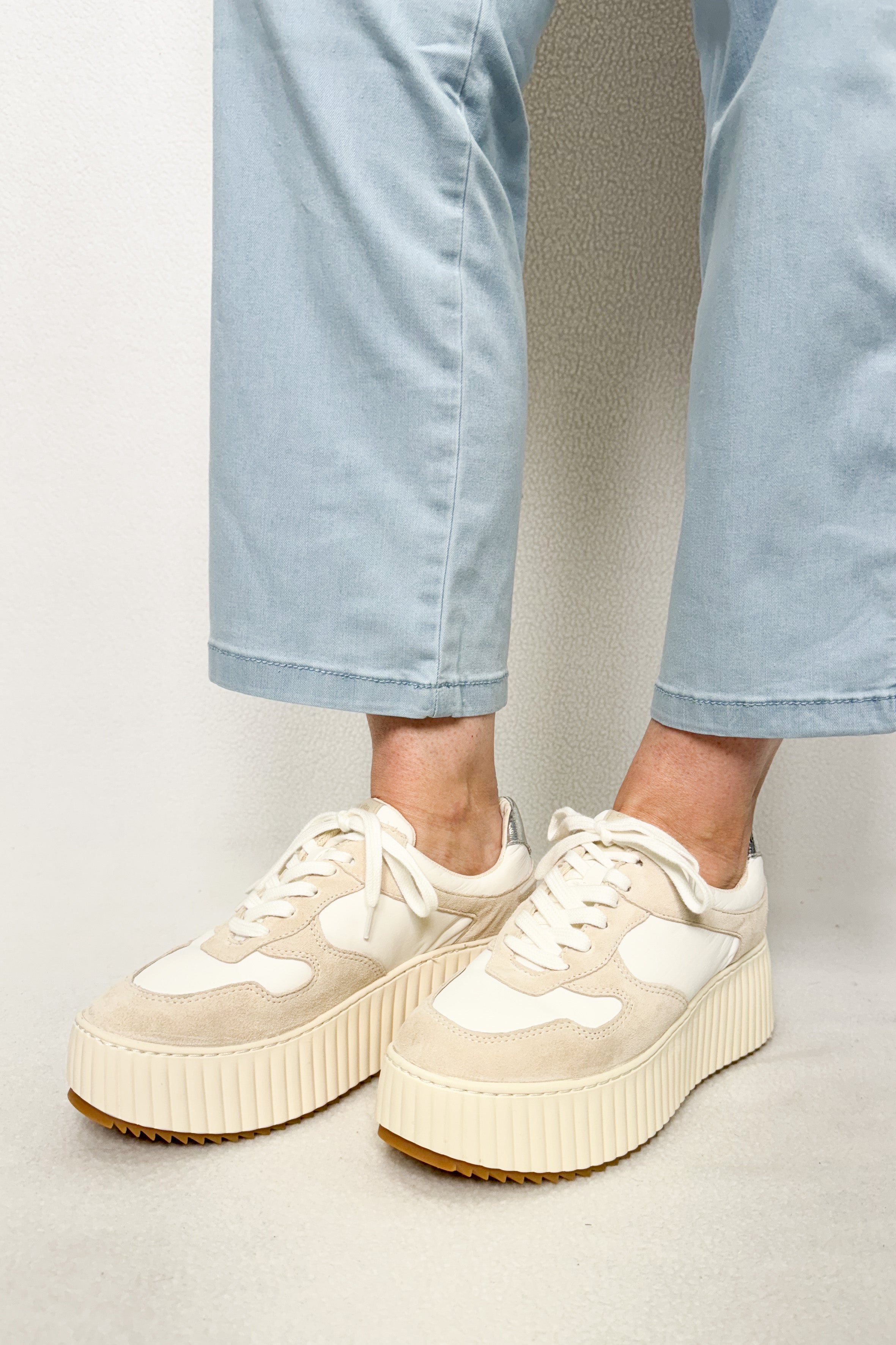 Daisha Sneakers