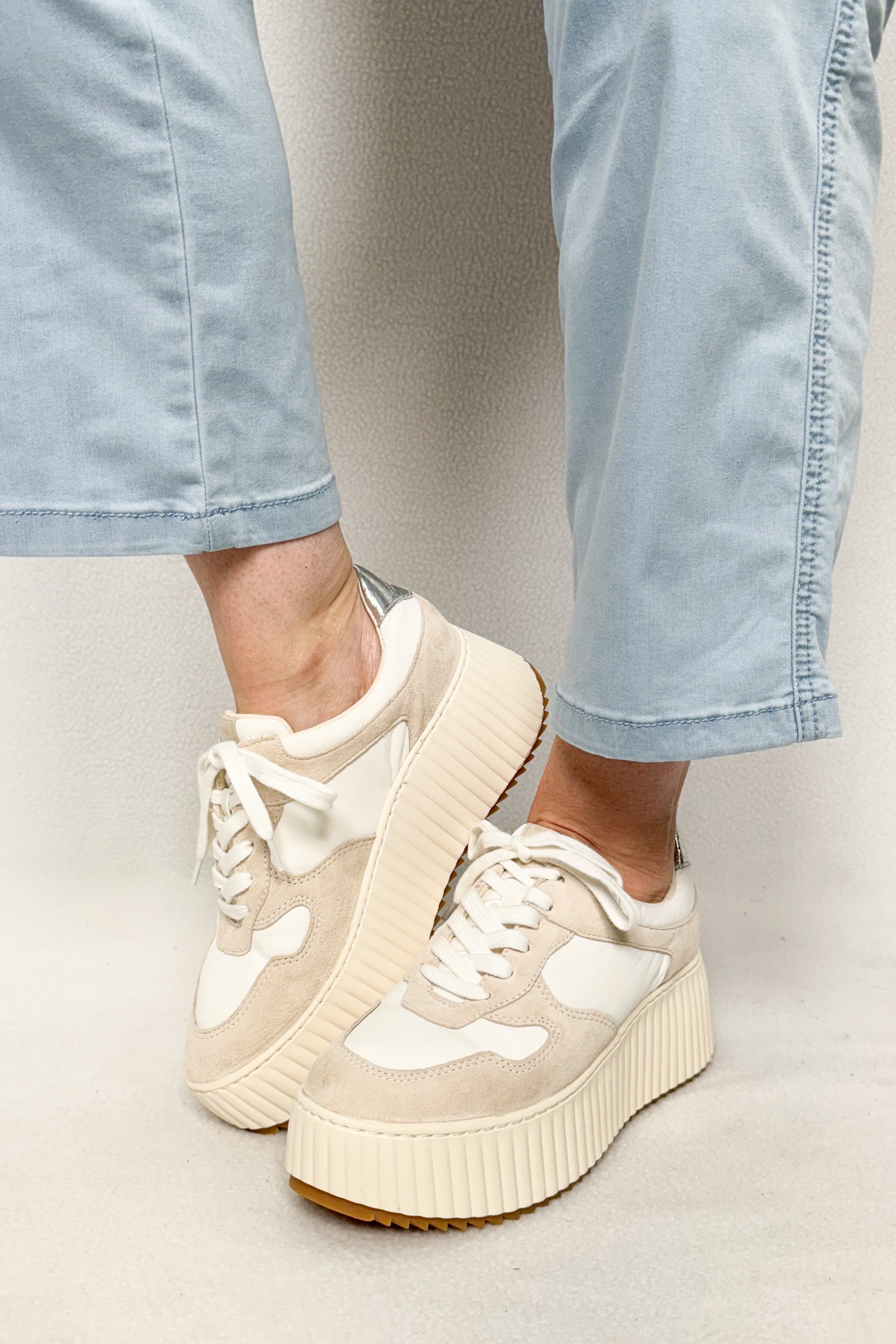 Daisha Sneakers