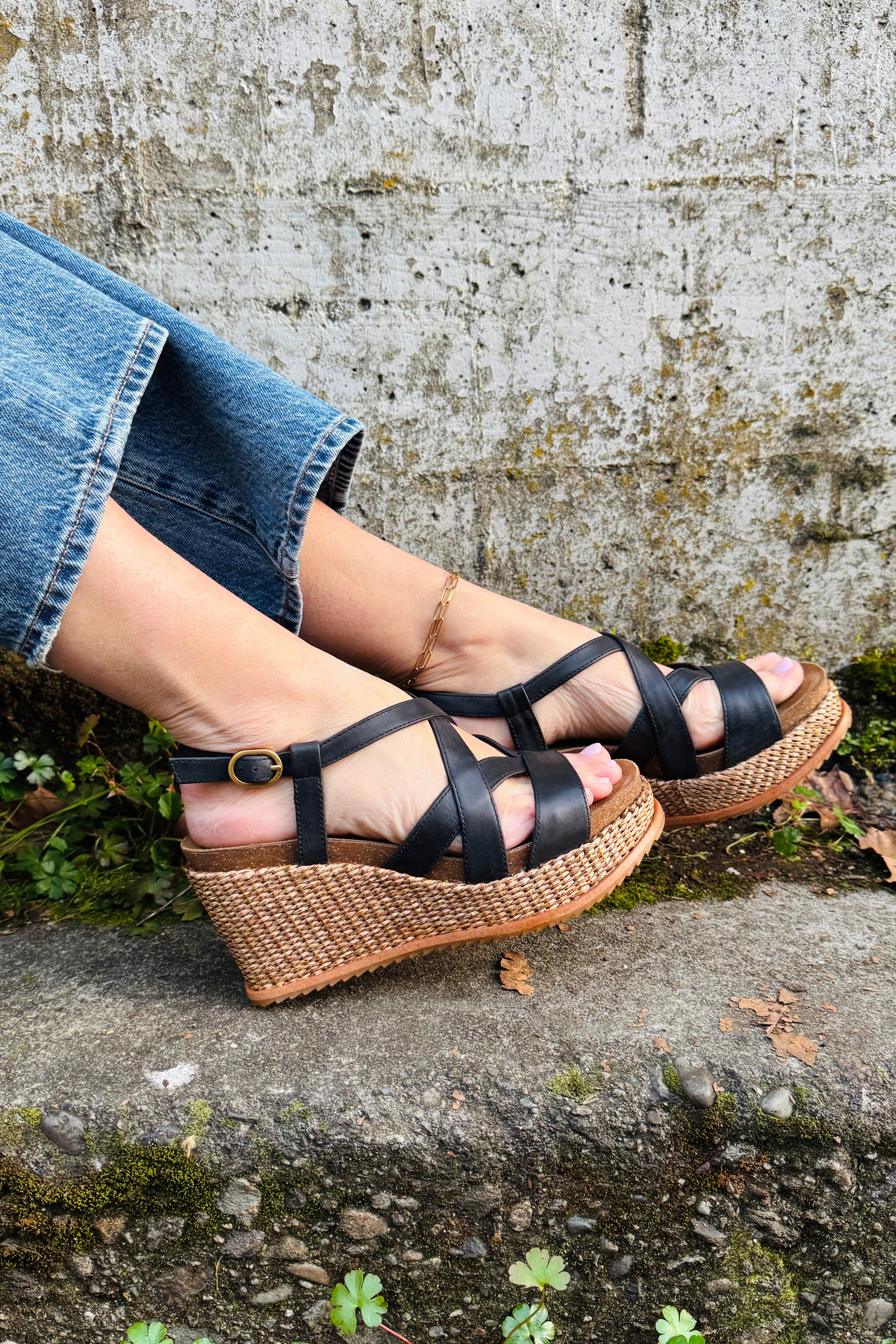 Who doesn't love a fun wedge for the summer and spring months. Such a versatile shoe, easy to dress up or down. Arktana girls love a good wedge especially this one.