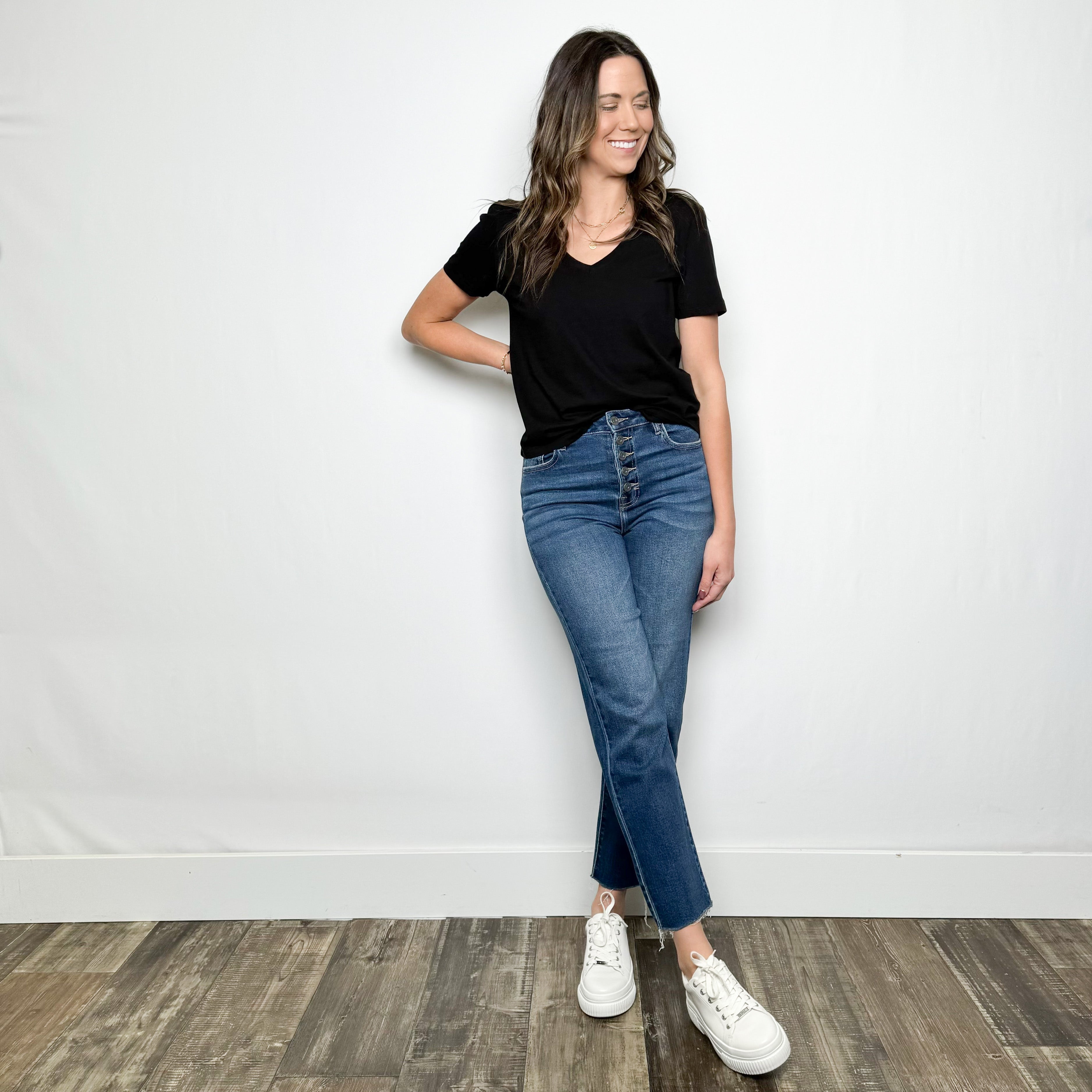 Daria Classic V-Neck