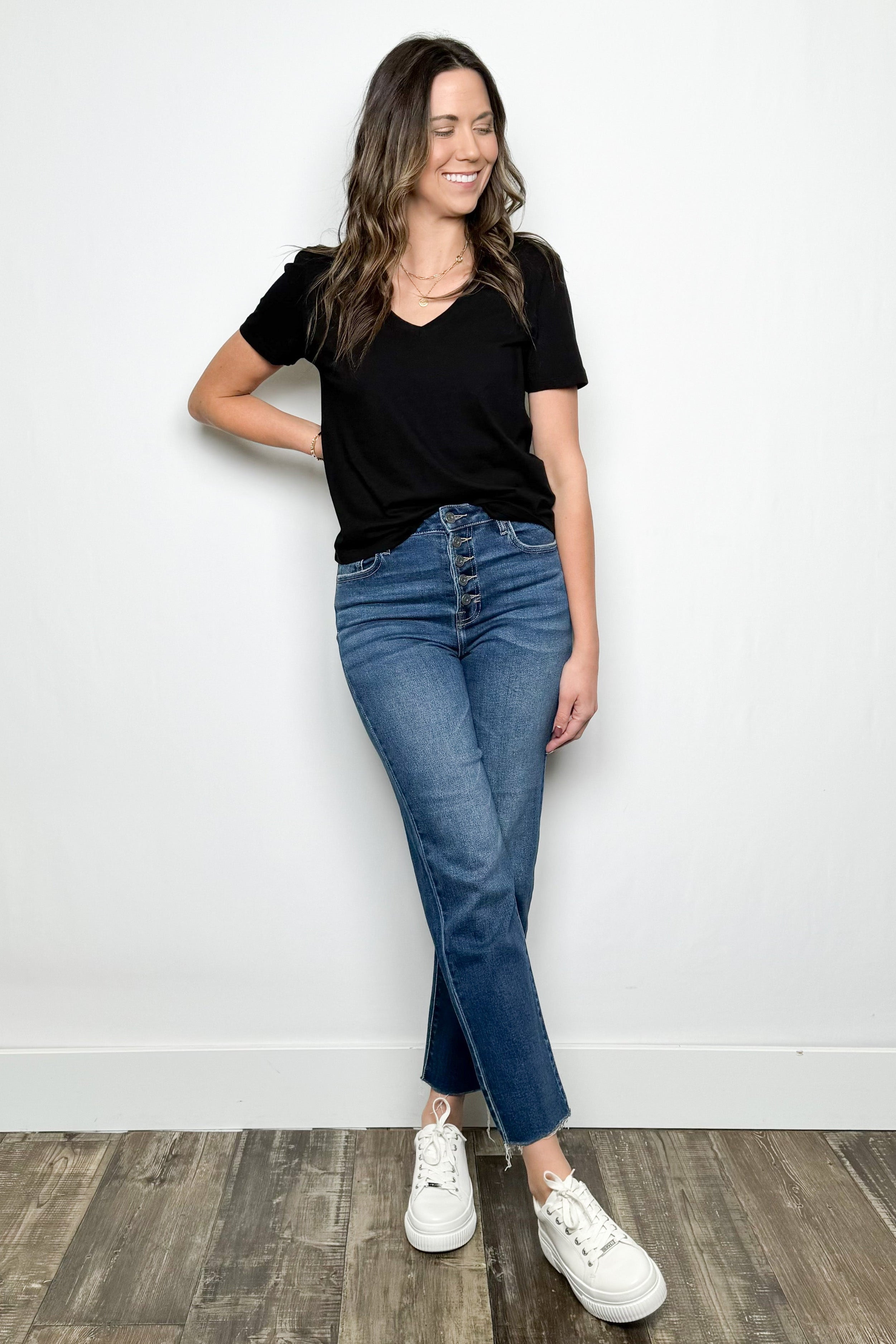 Daria Classic V-Neck