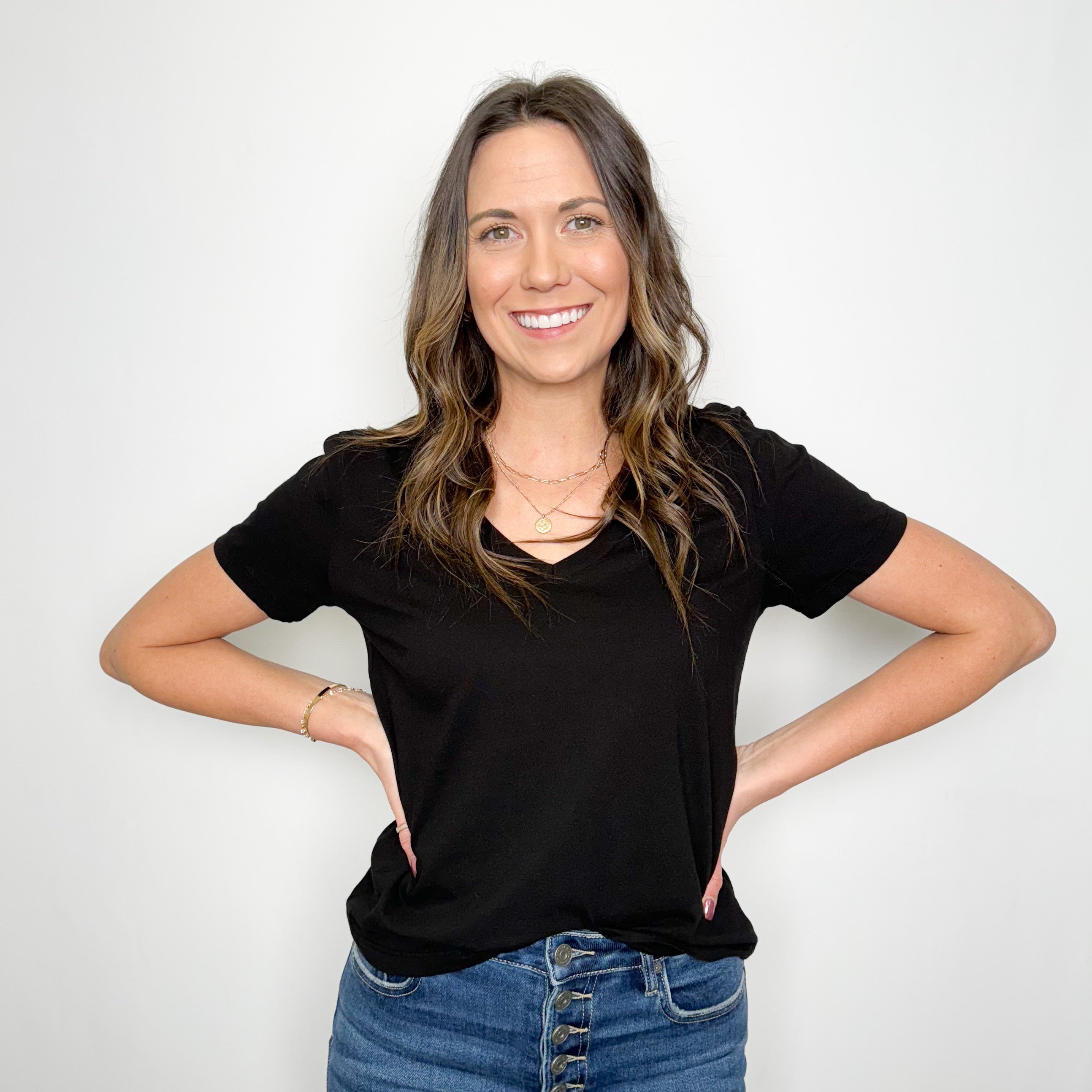 Daria Classic V-Neck