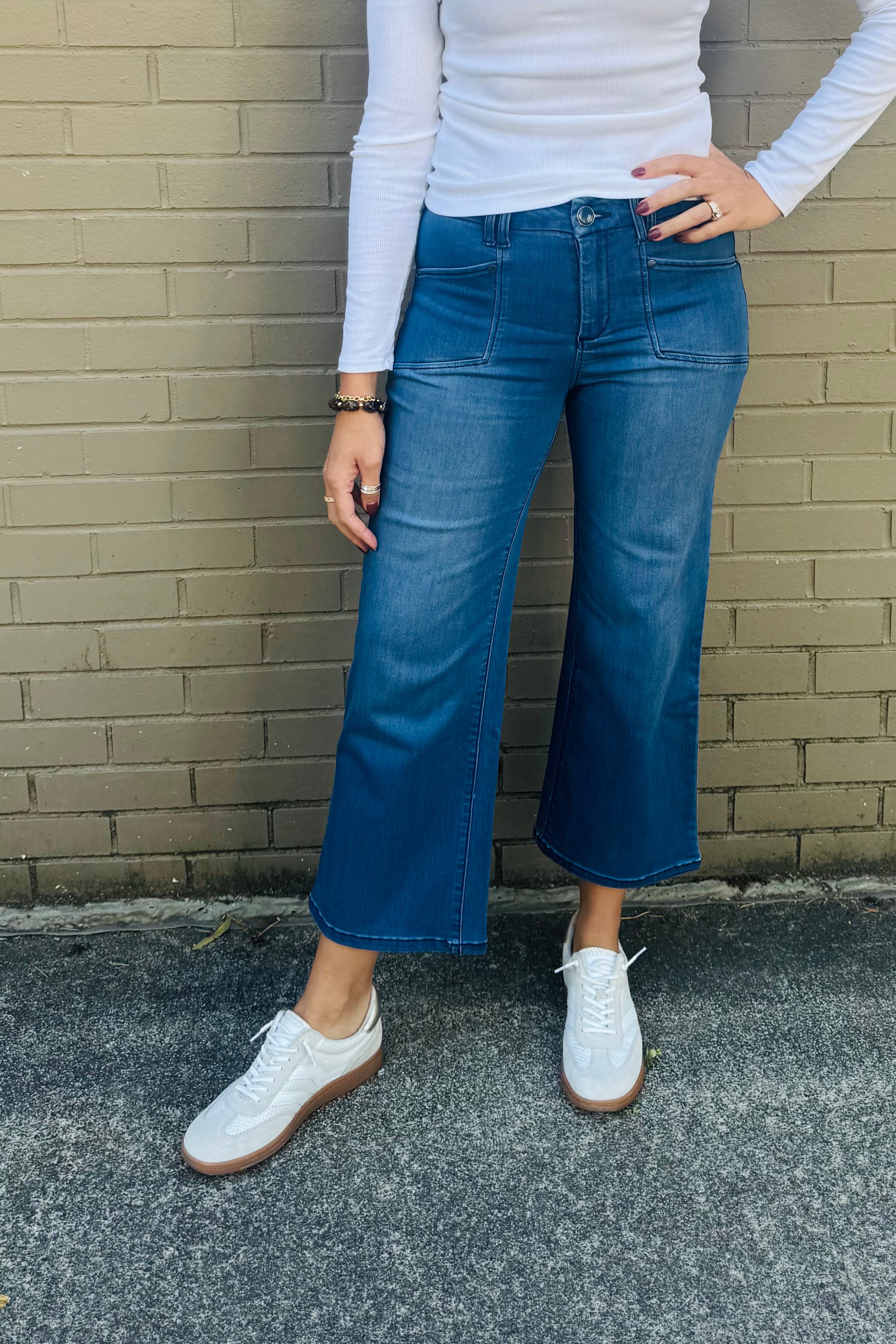 27''Better Butter Crop W/ Patch Pockets