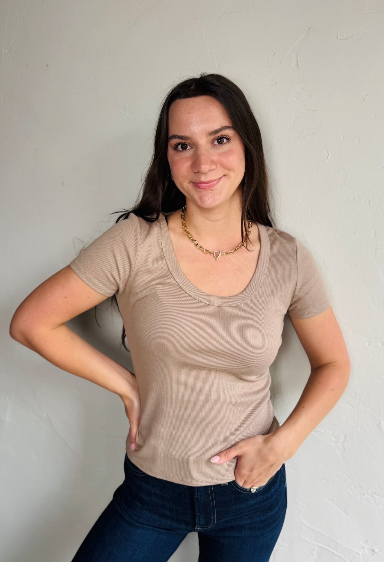 Calla Scoop Neck Tee - Macadamia