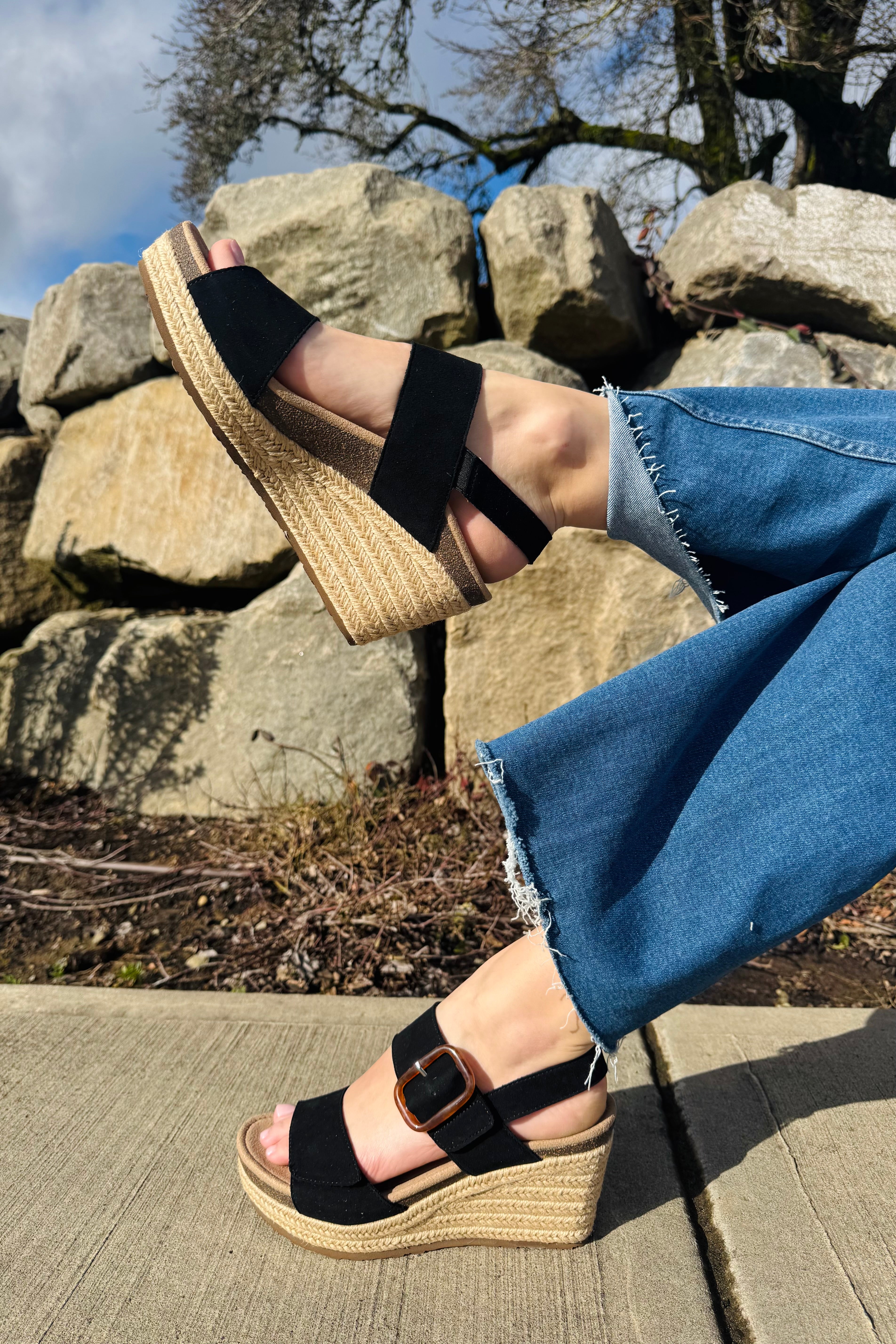 These Leather, memory foam footbed, and built-in arch support Sandals are so adorable. The detailed buckle adds a little flair, and the hook & loop closures keep your fit secure all day.Plus, each Aetrex is designed from data on over 50 million foot scans, so you’re getting a fit that’s truly made for your feet .support and style, all in one. Perfect for stepping out confidently, wherever your day takes you.