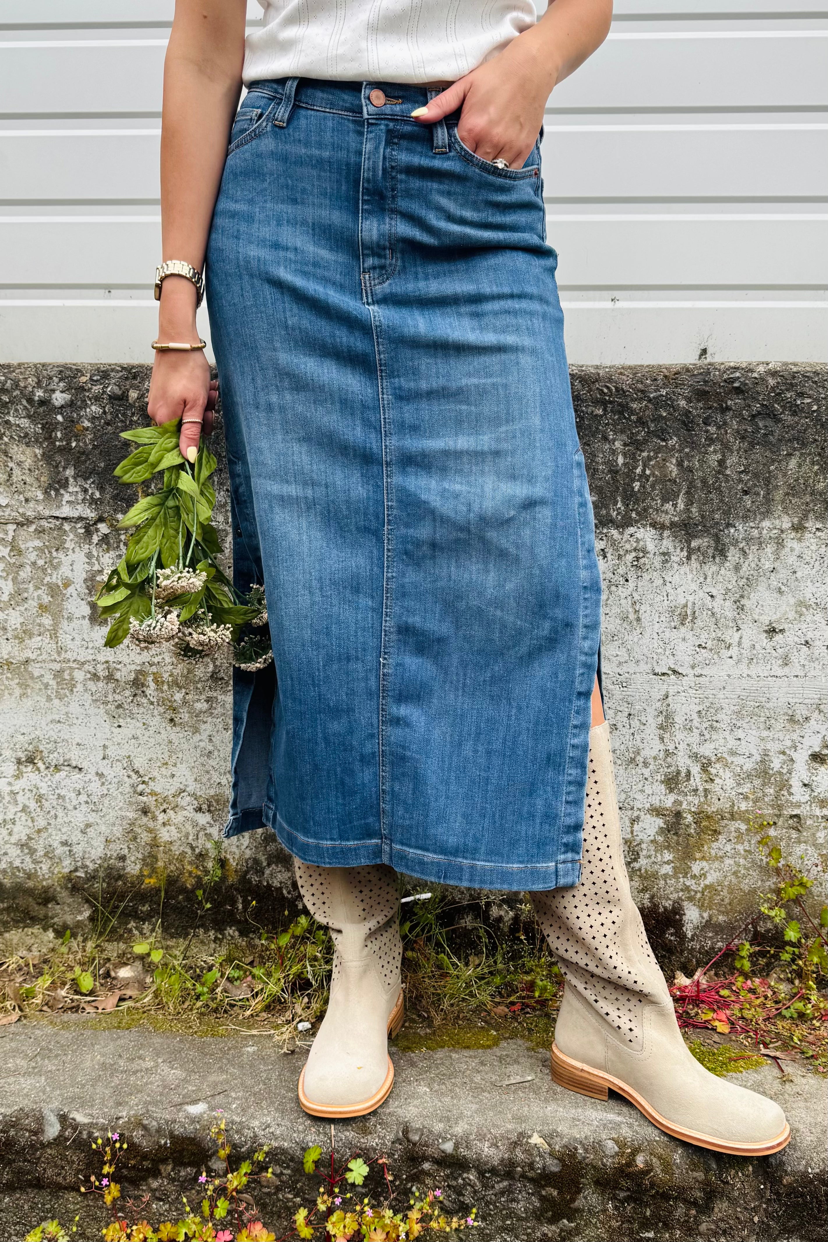 Performance Slit Skirt