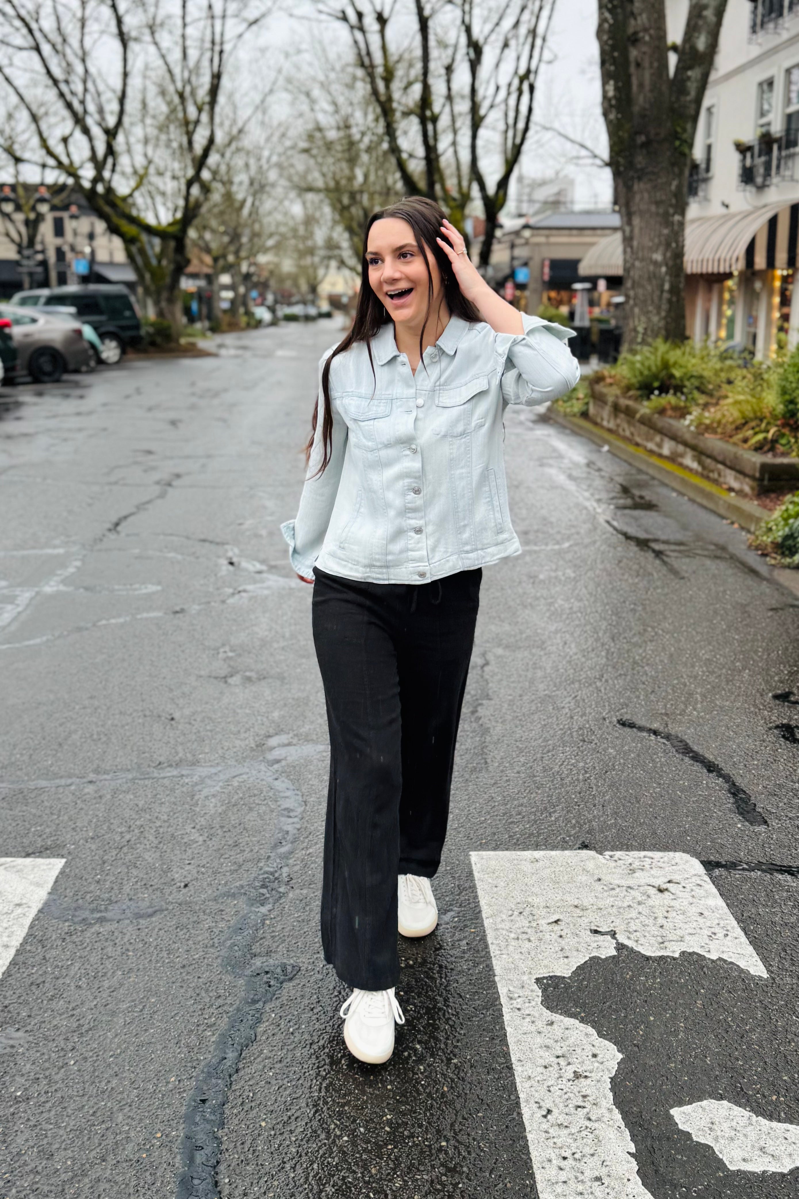 A lightweight denim style jacket thats perfect for travel. Throw it in your suitcase or wear it on the plane. Easy to pair with a fun trouser or denim and put a basic tee underneath. The pinstripes add that perfect little detail!