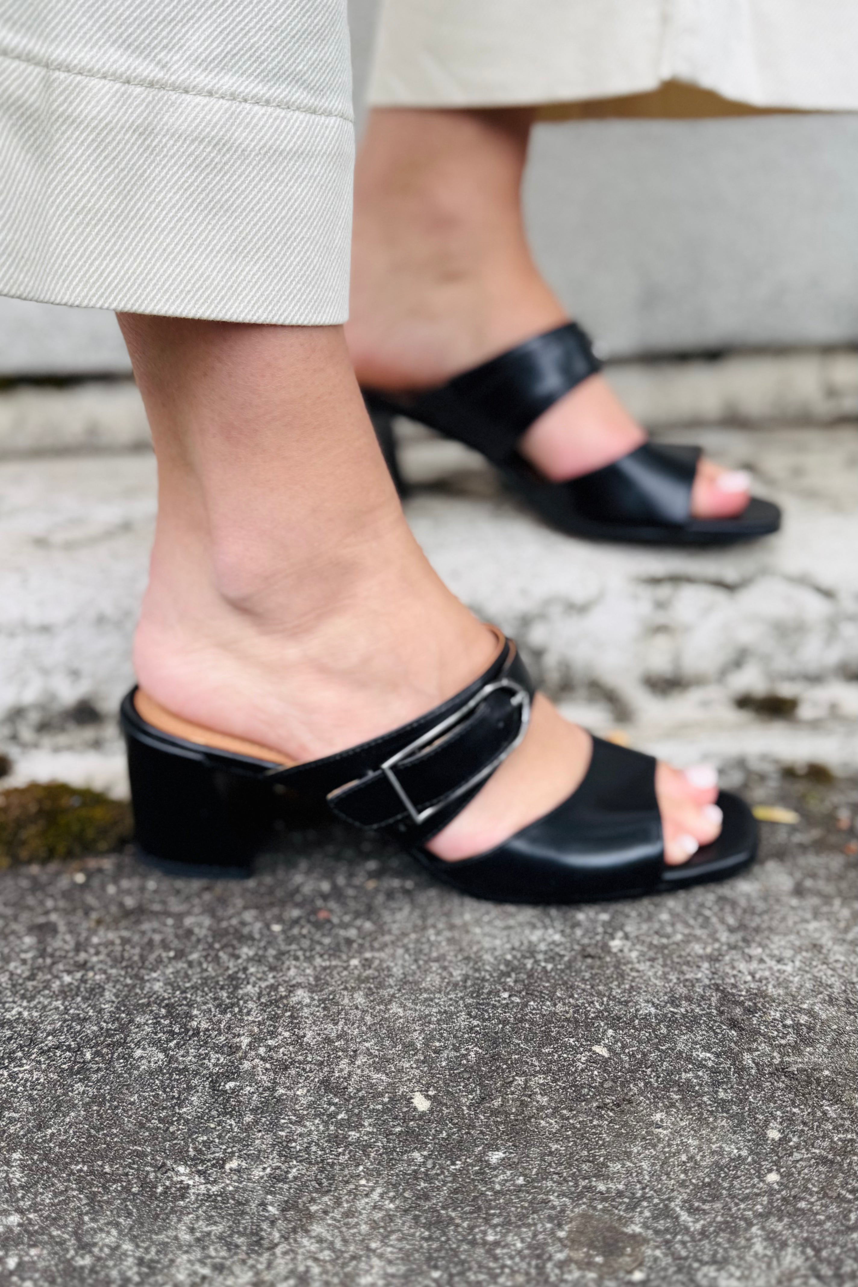 Everly Buckle Slide