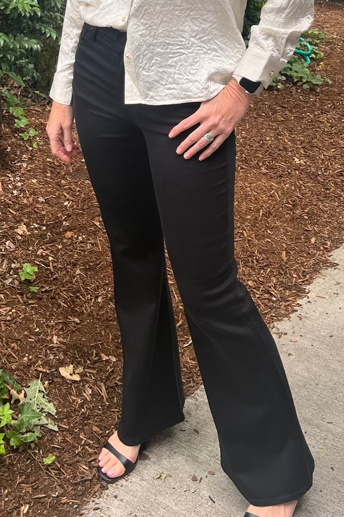 Mid rise waist with a sophisticated ultra-flared leg opening for unquestionably slimming proportions. Crafted from our signature comfort stretch denim. Modern is a deep blue dark denim wash with tonal stitching and gunmetal hardware. 