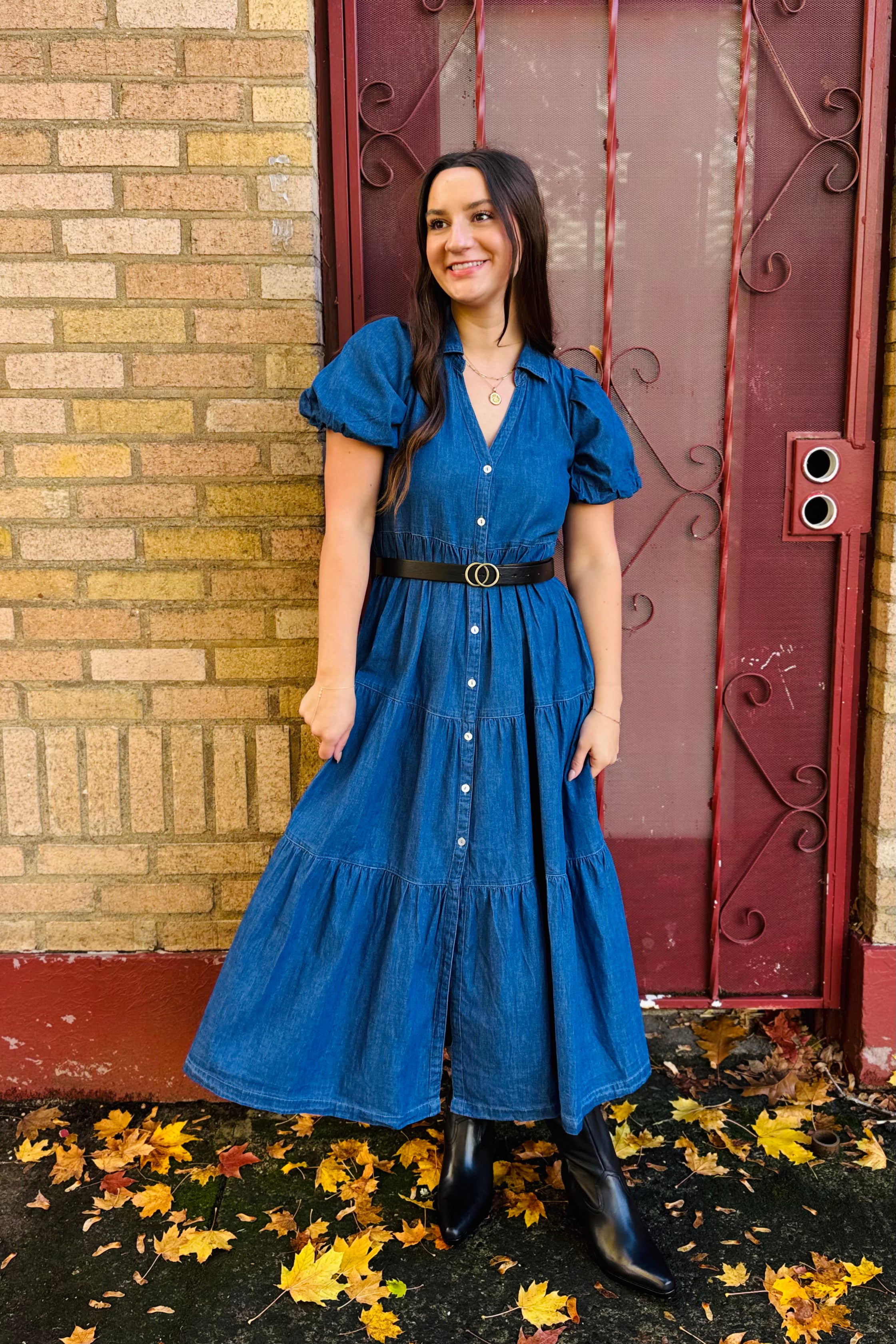 A tiered ruffle skirt brings flouncy movement to this denim maxi updated with puff sleeves for volume and charm.
Front button closure
Split neck
Short sleeves