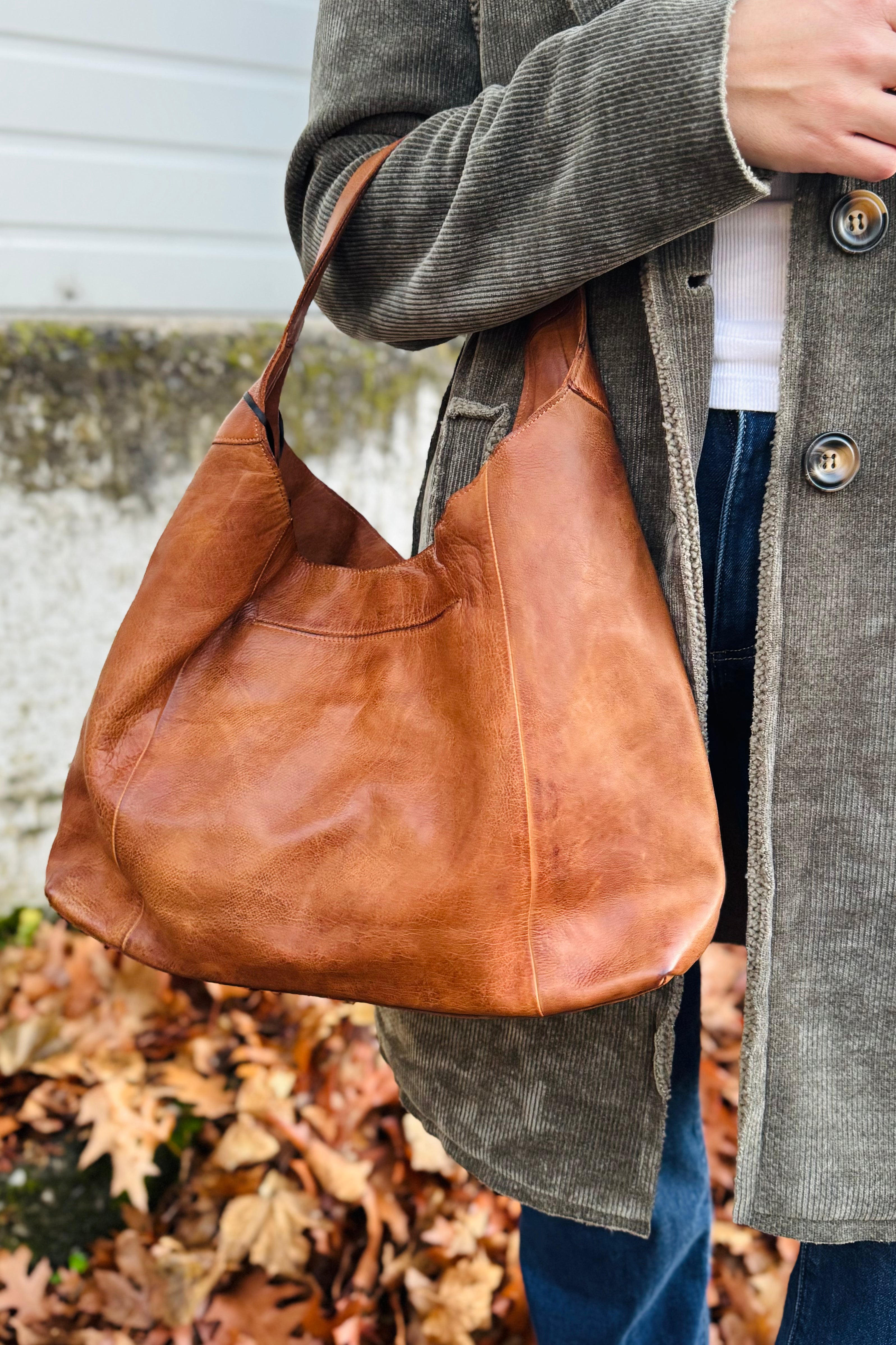 Lightweight, body-hugging, and endlessly versatile, the Lil Lindsey is perfect for work, travel, gym, weekends, or mom life. Smaller than the original, and seriously chic.