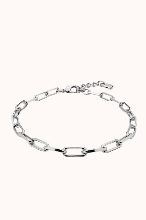 Short oval link chain necklace