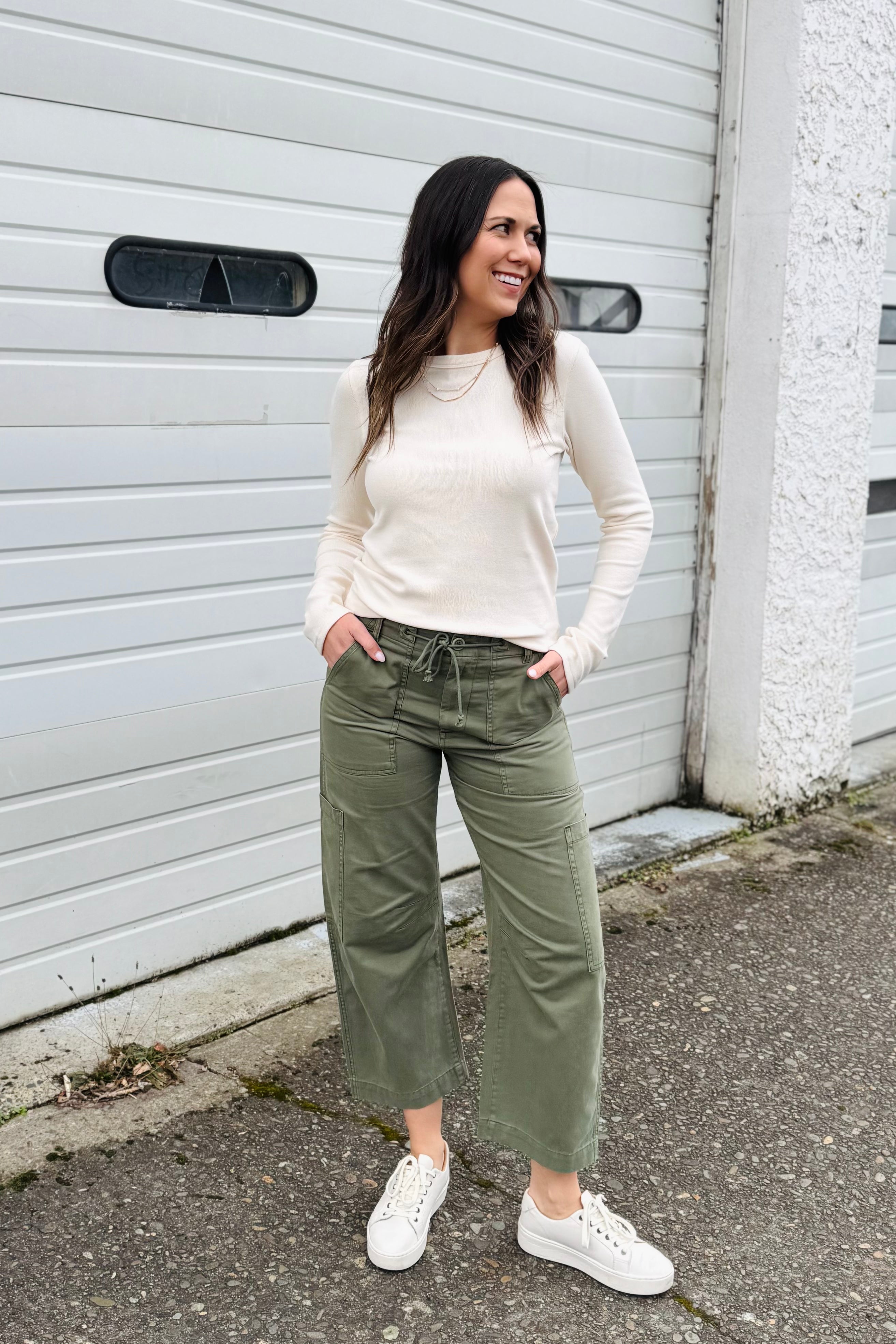 This is such a good PNW pant. Sabrina has that easy utility feel but still looks feminine and flattering. I’d style her with a fitted tee or lightweight sweater, sneakers or Birks for everyday or tuck in a blouse and add a heeled sandal for dinner.
Perfect for coffee runs, farmers markets, kids’ games, or casual Friday at work. The cotton is comfy for our in-between weather, and that Meadow green looks so good with all the neutrals we live in around here. Effortless and easy.