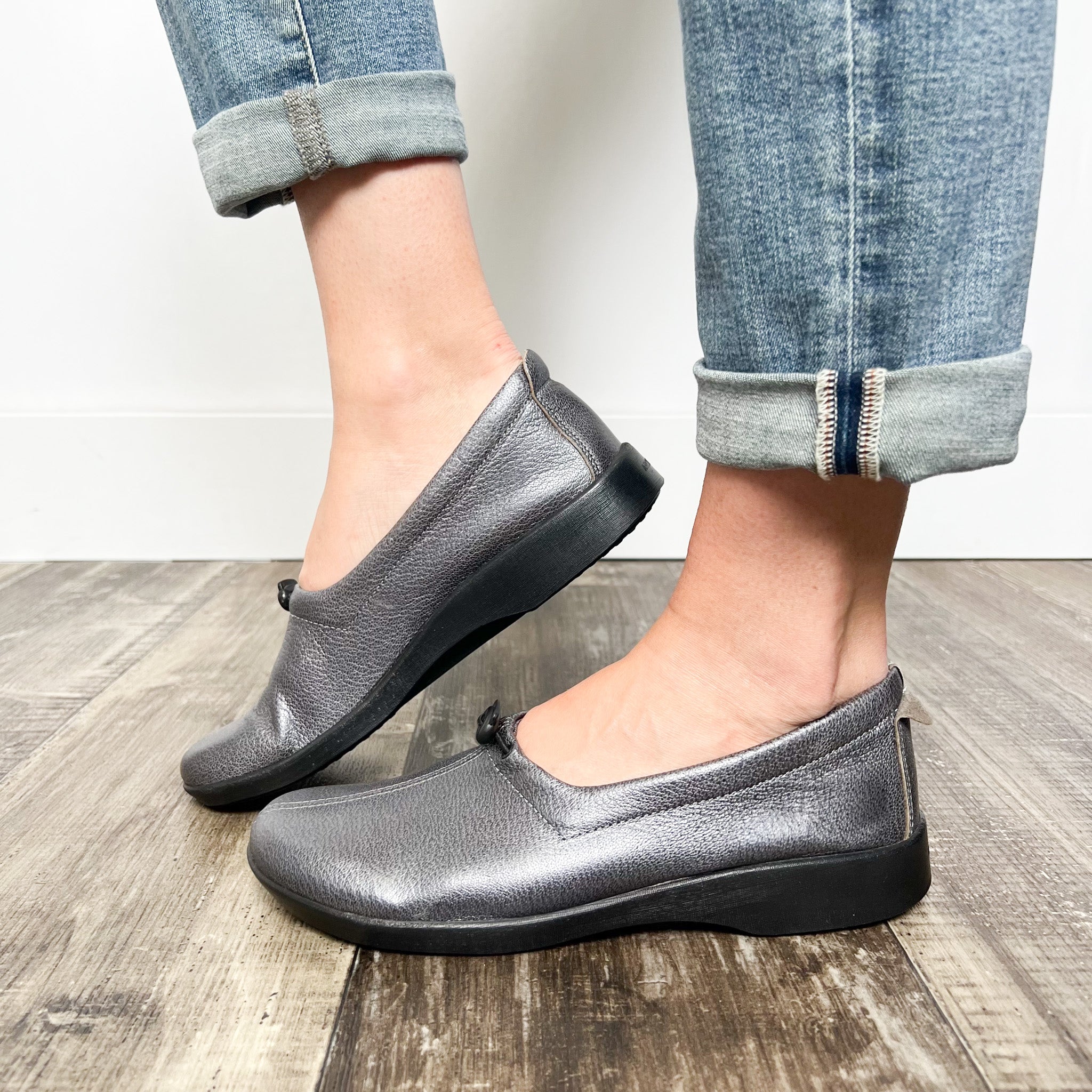 Queen II Slip On