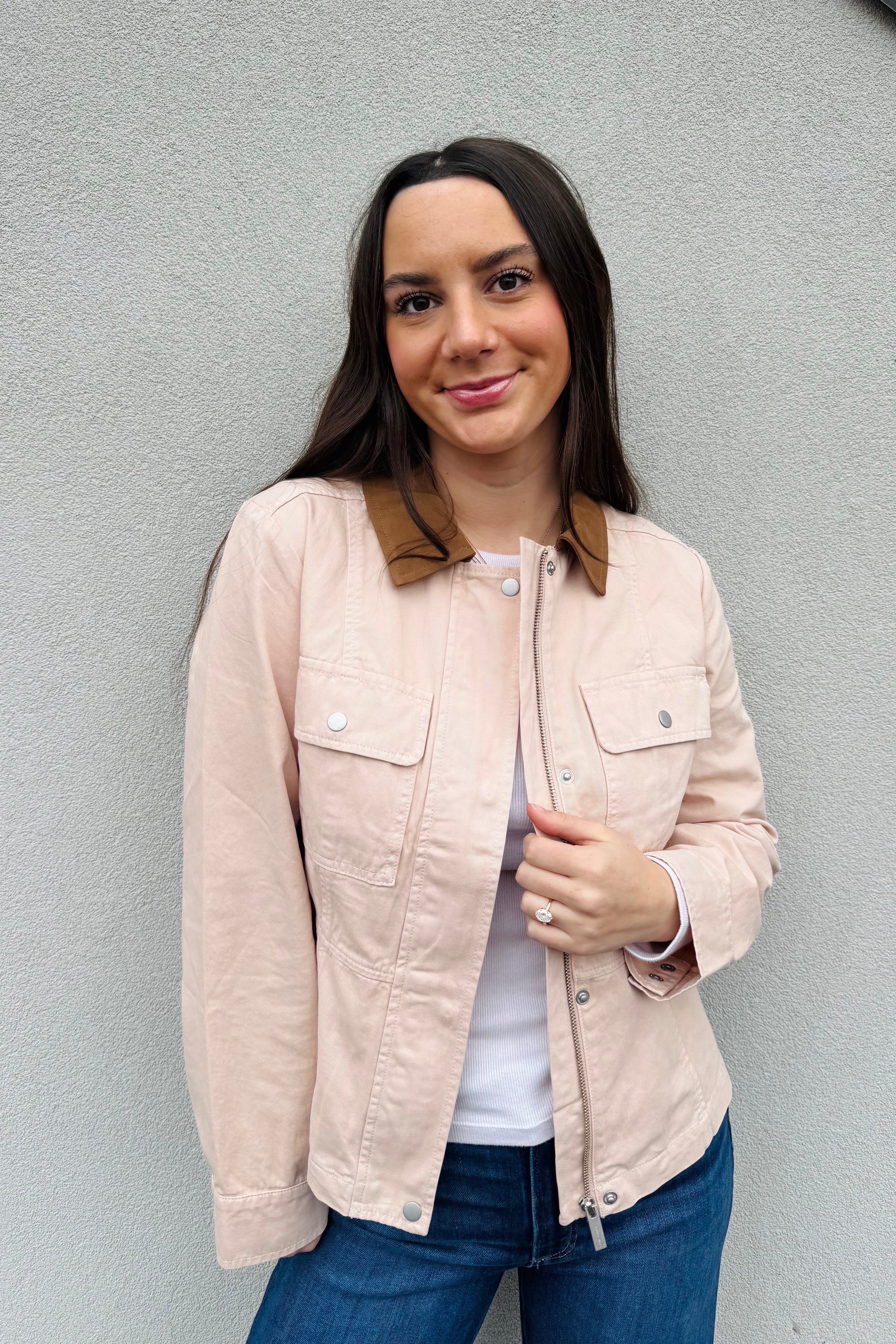 This is a great light pink Jacket with this brown collar detail. so cute for spring and summer months and such an easy layer to throw on when needed. Take it with you on the plane or whereever your travels that you.