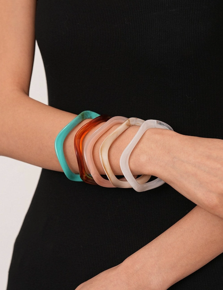 Irregular Wave Single Acrylic Bracelet