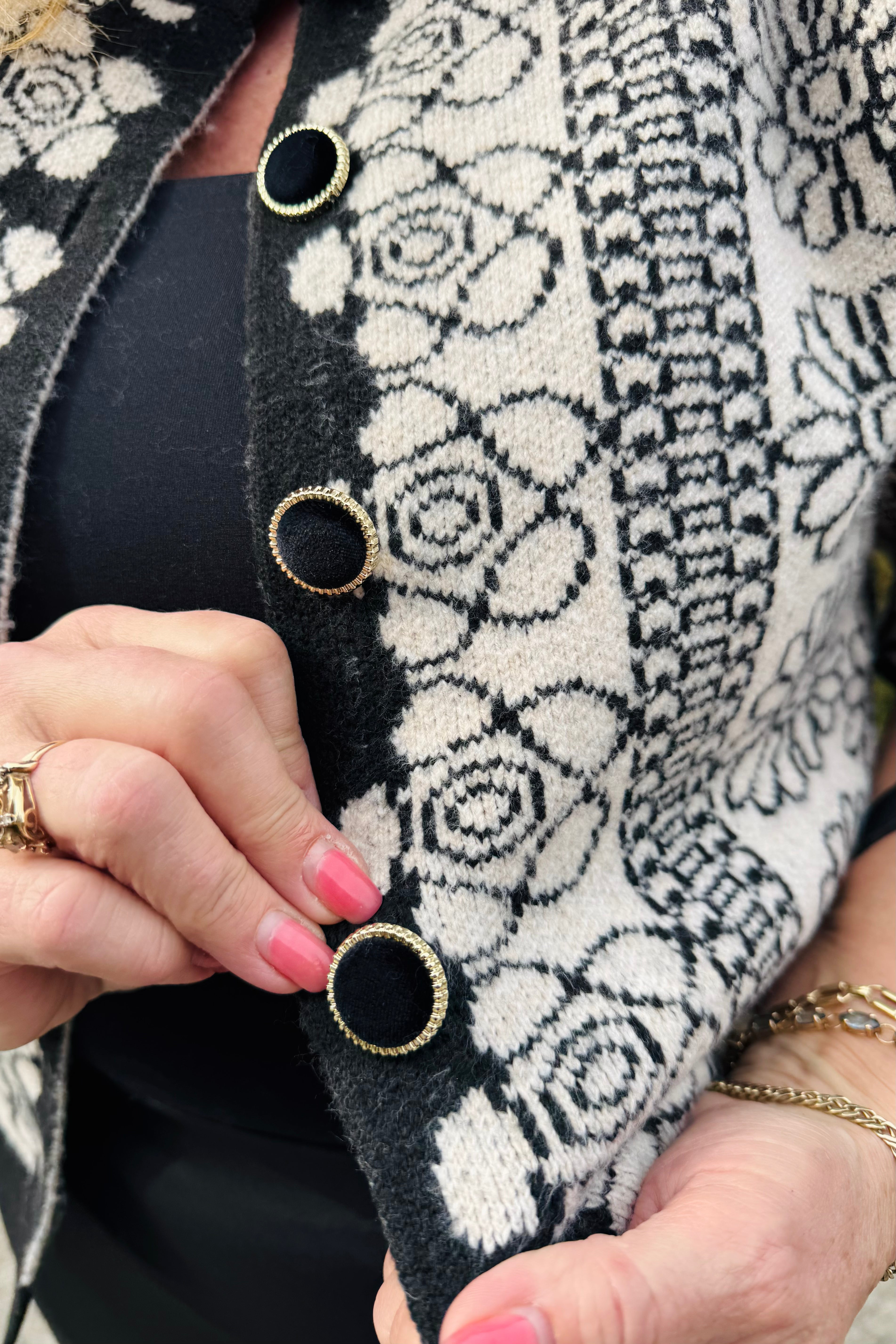 Short Sleeve Floral Detail Knit Cardigan