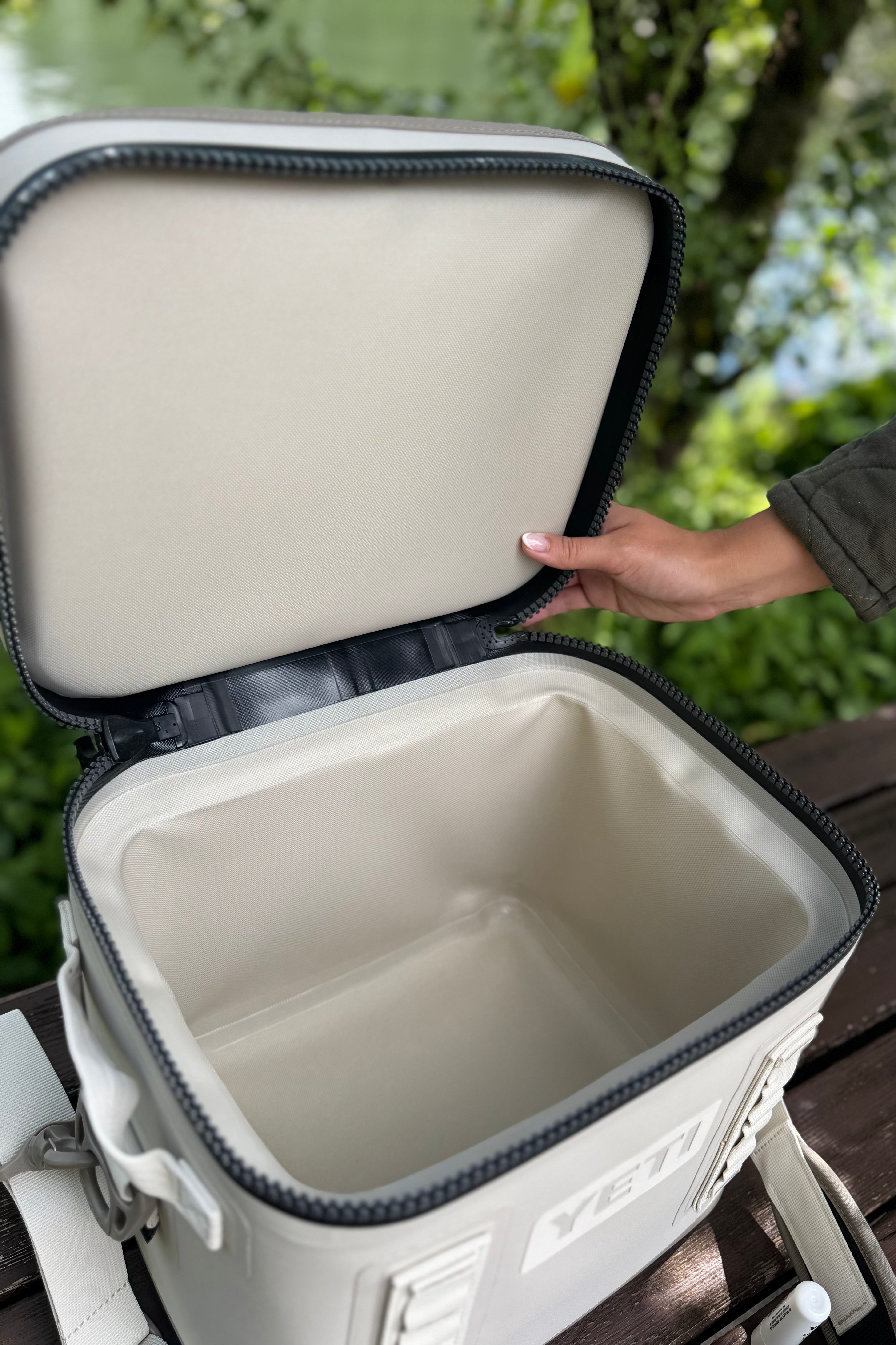 YETI Hopper Flip 12 Soft Cooler - Cape Taupe