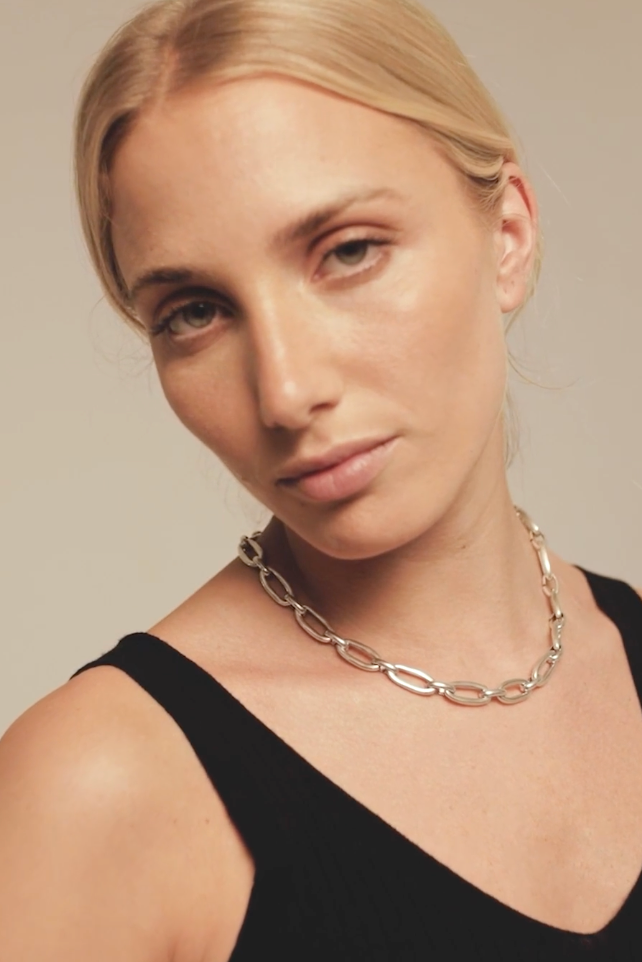 Short oval link chain necklace