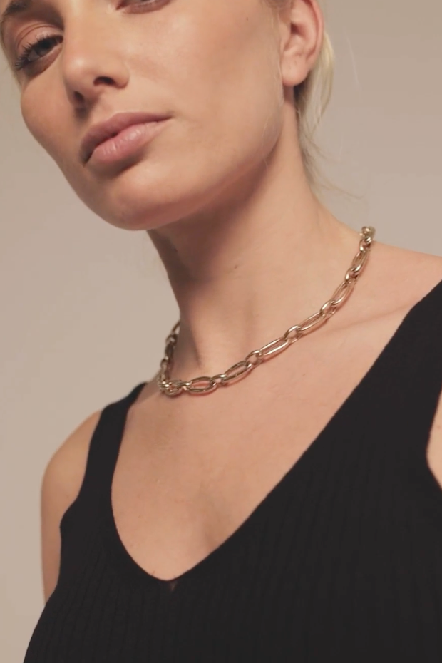 Short oval link chain necklace