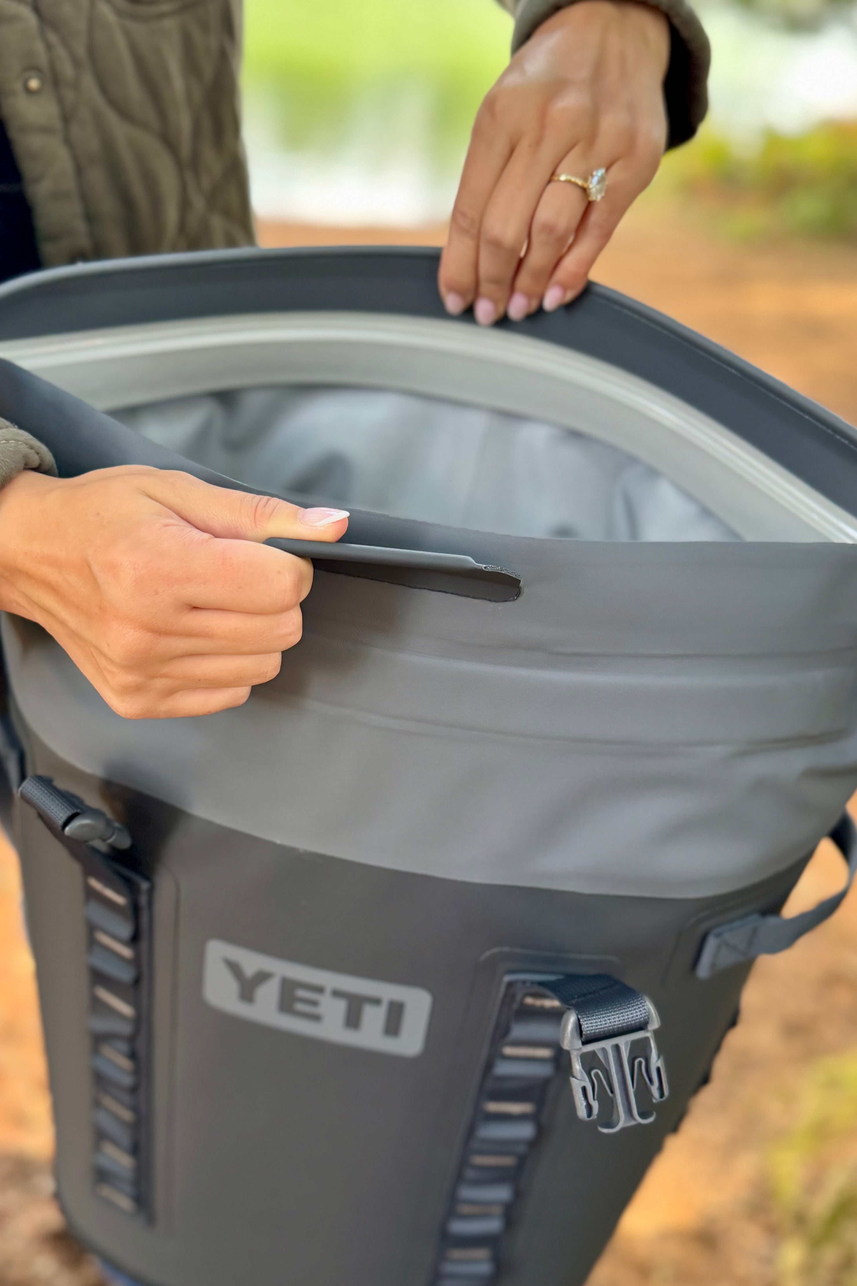 YETI Hopper Backpack M20 Soft Cooler - Charcoal