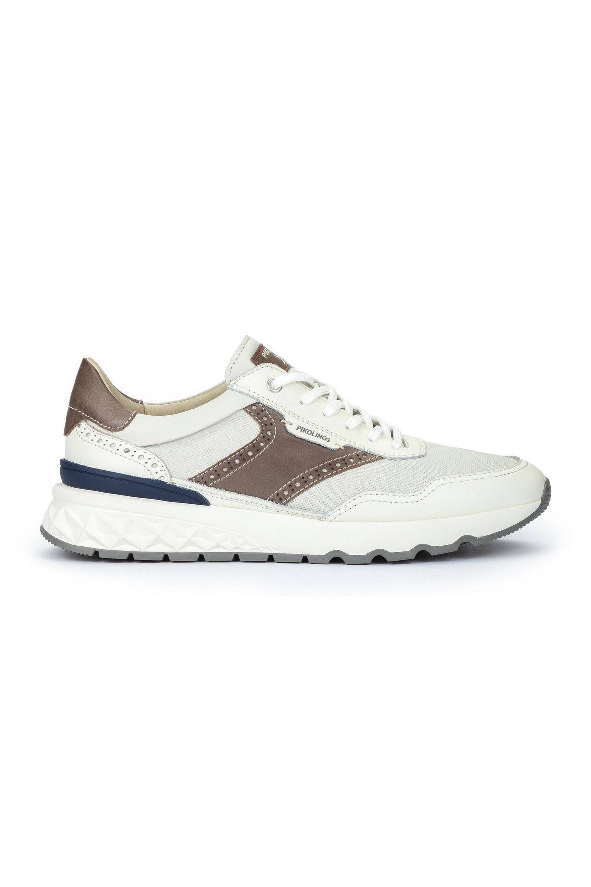 Pikolinos Aranda sneaker in Espuma leather, a comfortable, stylish men's sneaker with a light-colored sole that dresses up jeans or chinos for the office, travel and weekend outings