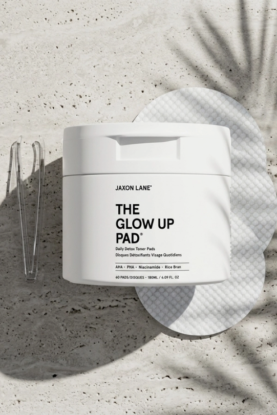 Jaxon Lane Glow Up Pads, easy one-step toner pads for busy guys who want fresh, clear skin at home, after the gym or on the go, a great grooming gift