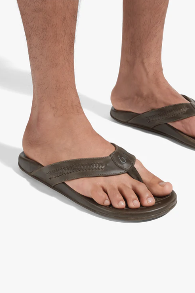 Olukai Mea Ola Mano - Mustang/Tan, an easygoing, stylish shoe that goes from workdays to date nights and weekend errands