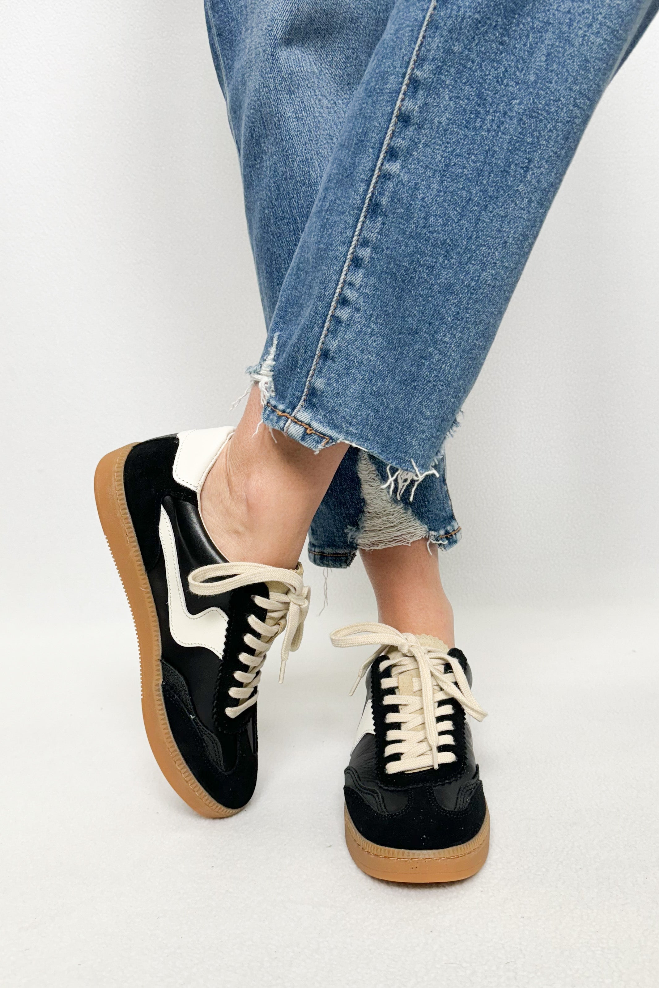 Notice Sneakers