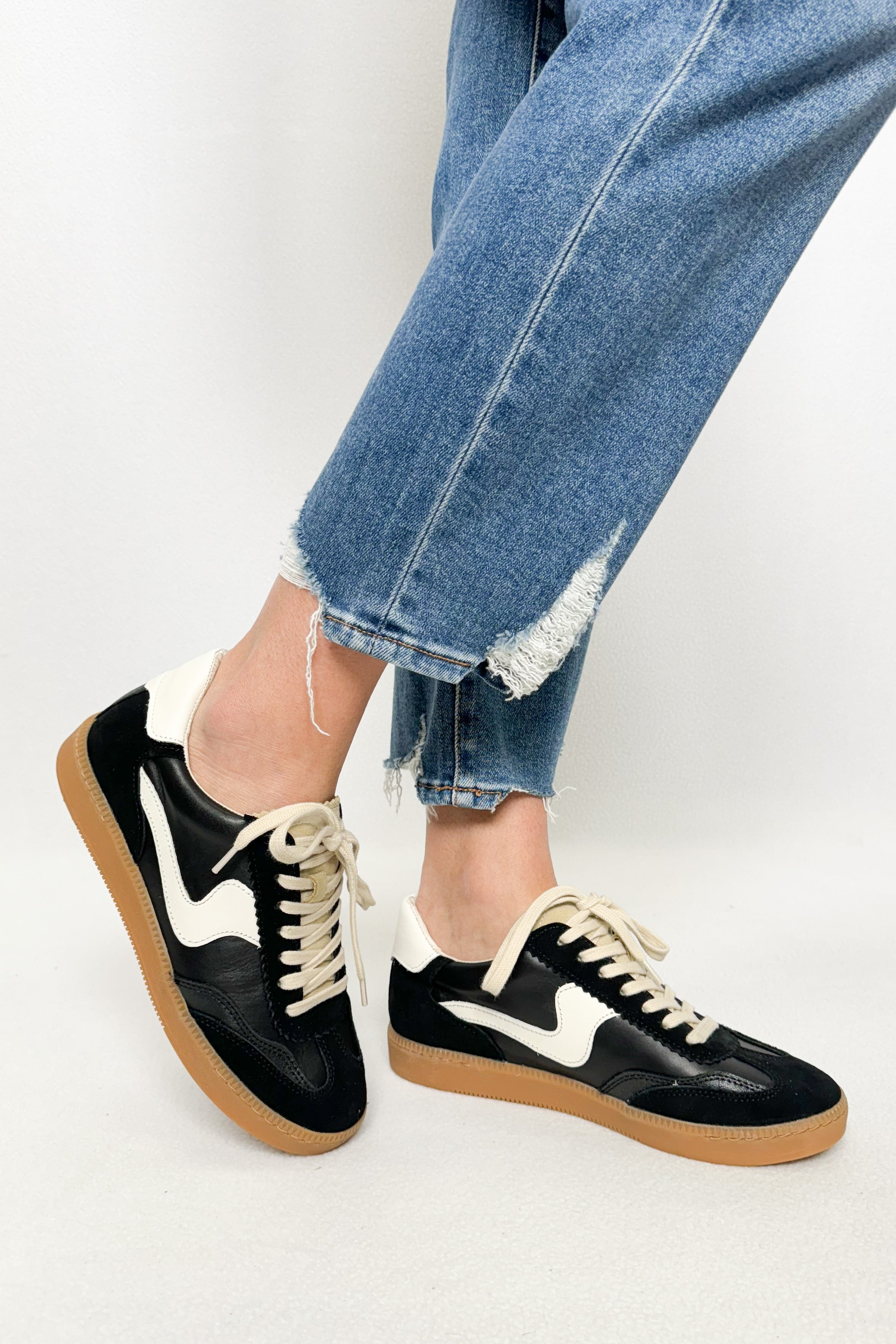 Notice Sneakers
