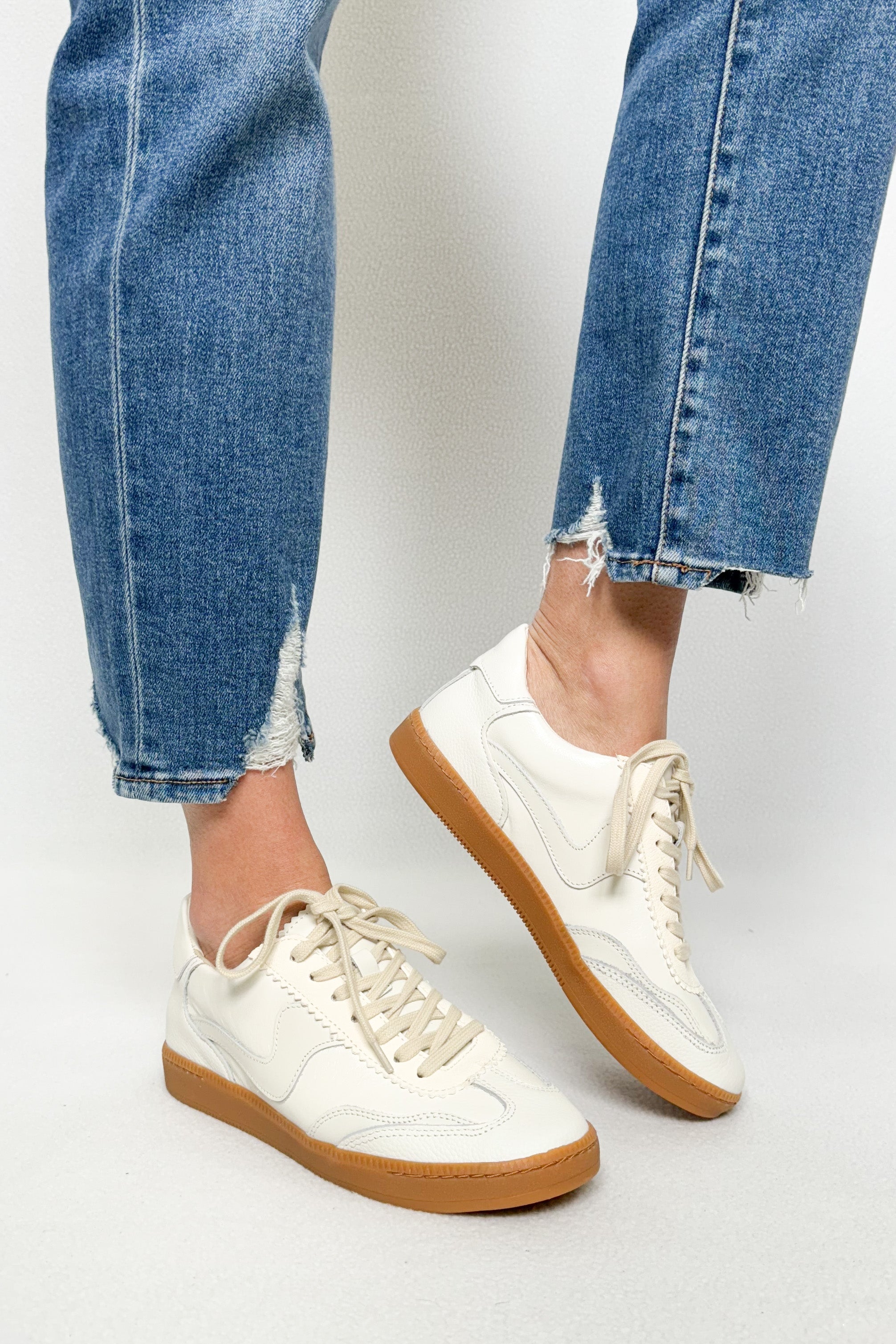 Notice Sneakers