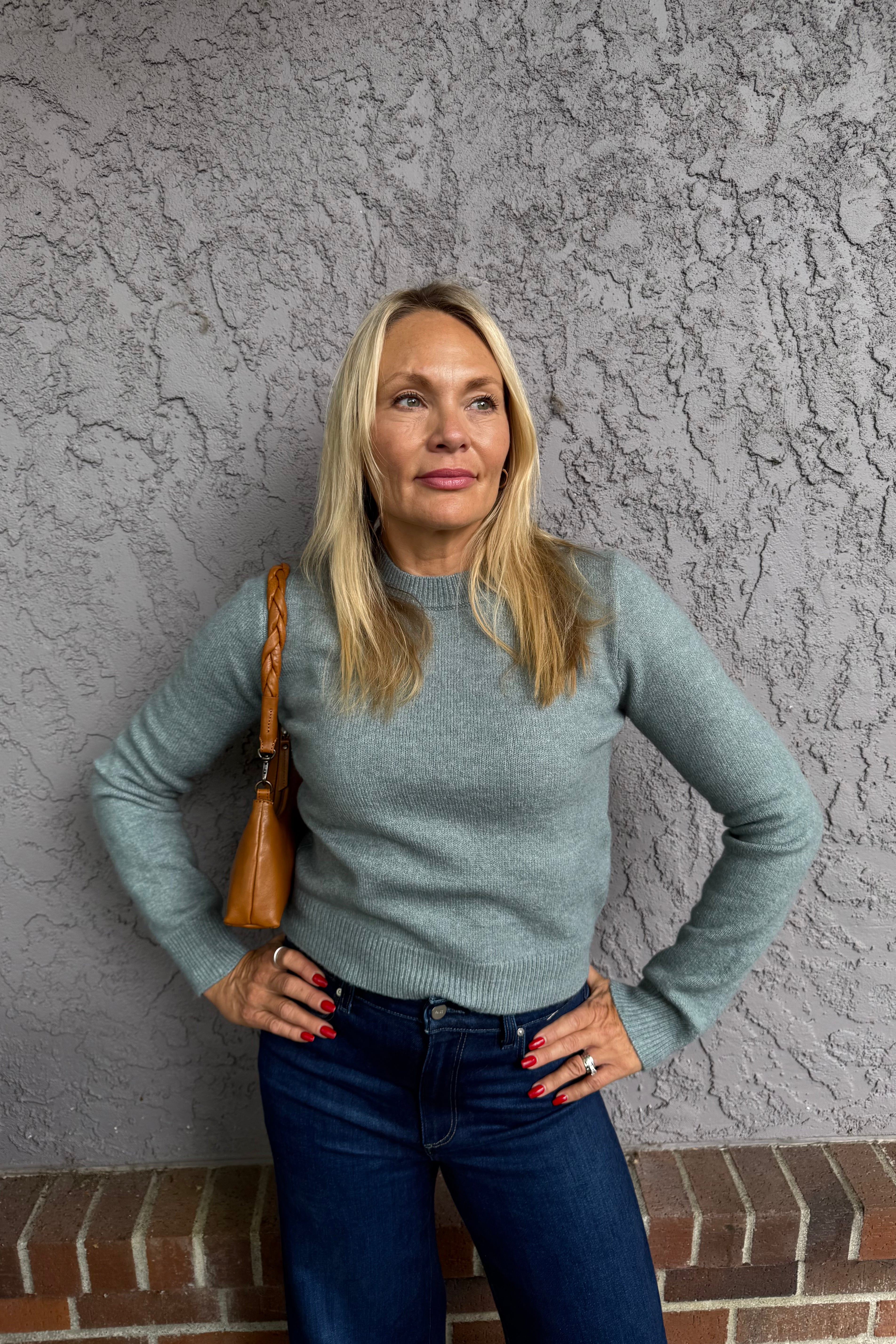 This Basic Crew Neck Sweater offers a timeless design with a comfortable fit, making it an essential wardrobe staple. Crafted for everyday wear, it provides warmth and versatility, easily pairing with various outfits for a polished, effortless look. Ideal for layering or wearing alone, this sweater combines simplicity with reliable quality.