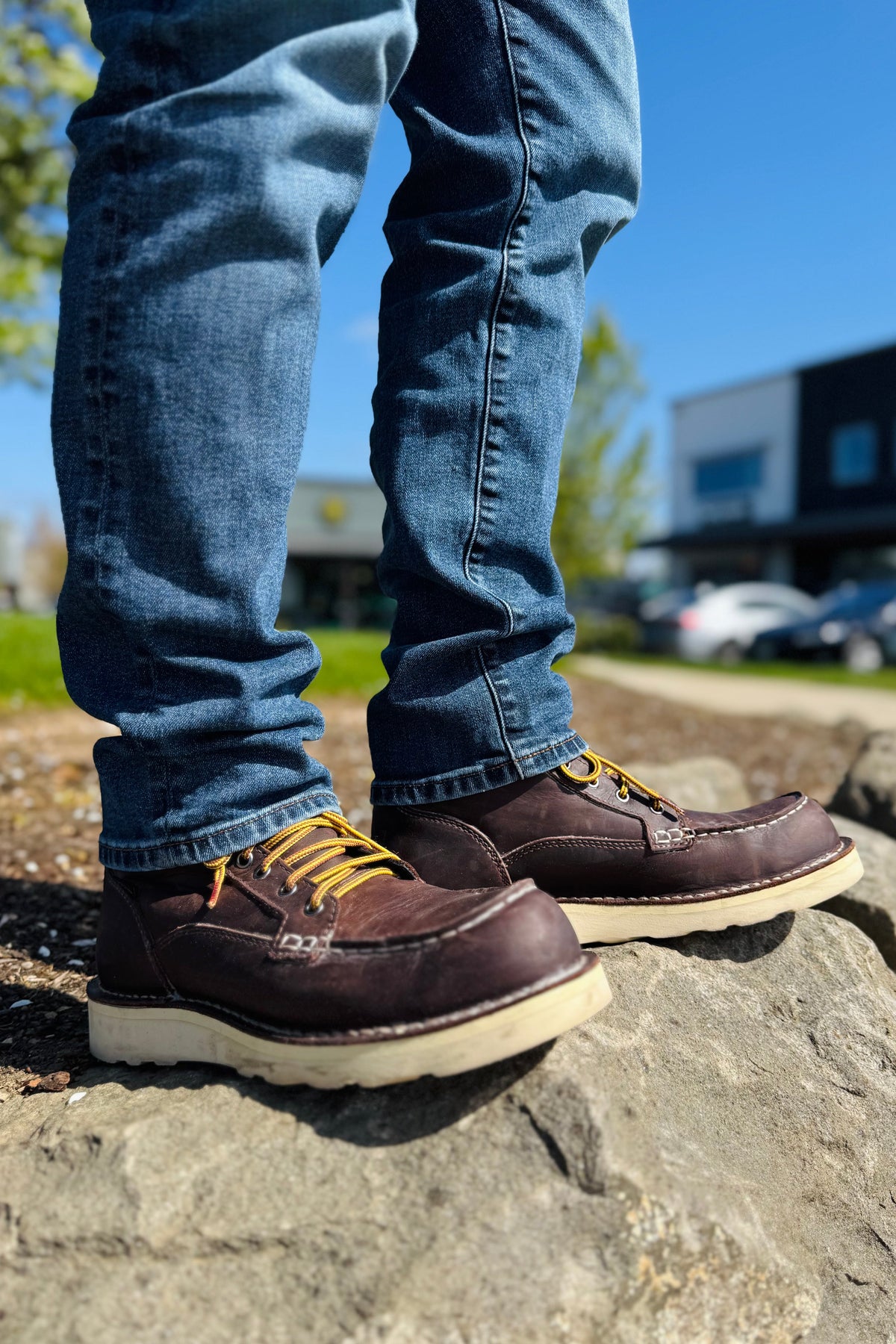 GORE-TEX (GTX) 100% Waterproof
Full-Grain, Oiled Leather Upper

Electrical Hazard (EH) Protection
Removable OrthoLite Footbed Stitch down Construction