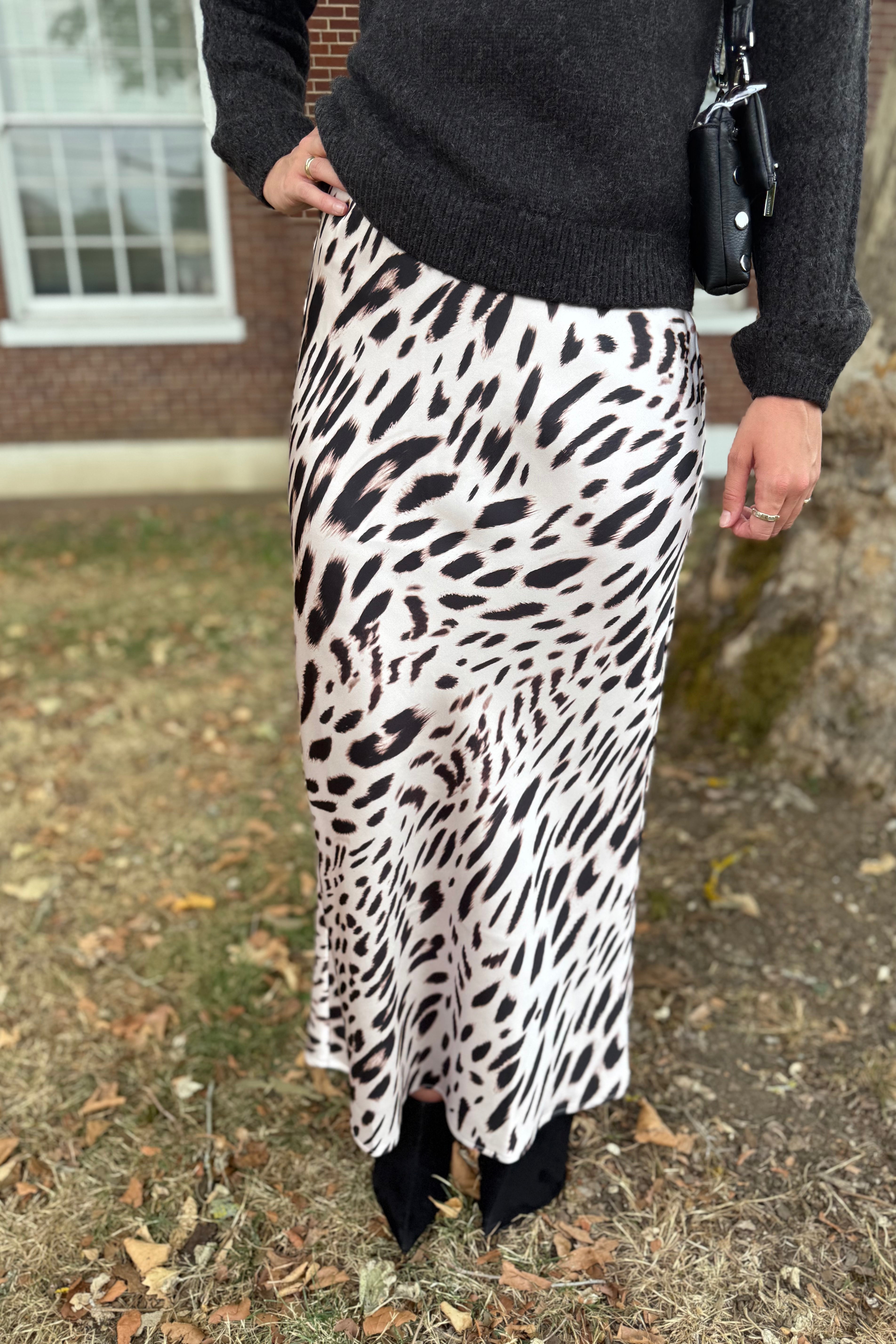 Introducing our Everyday Maxi Skirt, designed with a standard rise and A-line cut for a relaxed fit. The elastic waistband adds comfort and practicality, making it the perfect addition to your wardrobe. Experience the ease and versatility of our maxi skirt today.