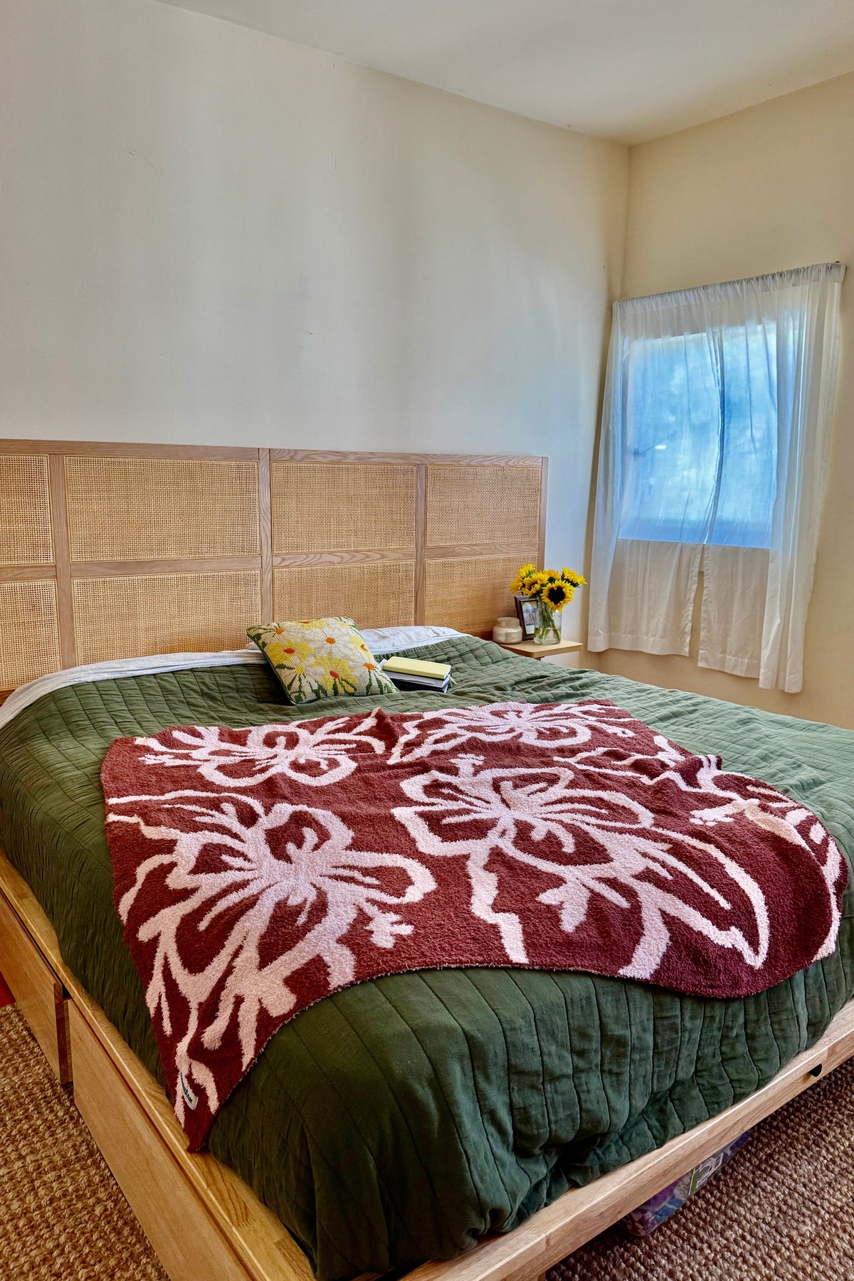 Hibiscus Plush Throw - Maroon | Sundream