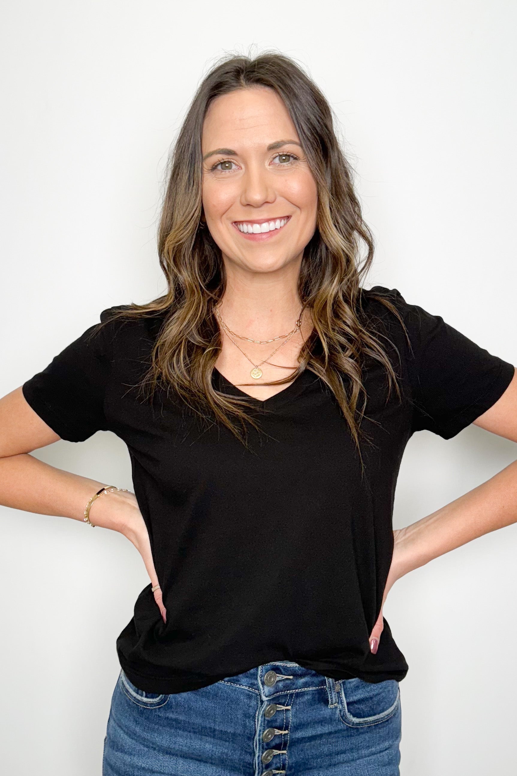 Daria Classic V-Neck