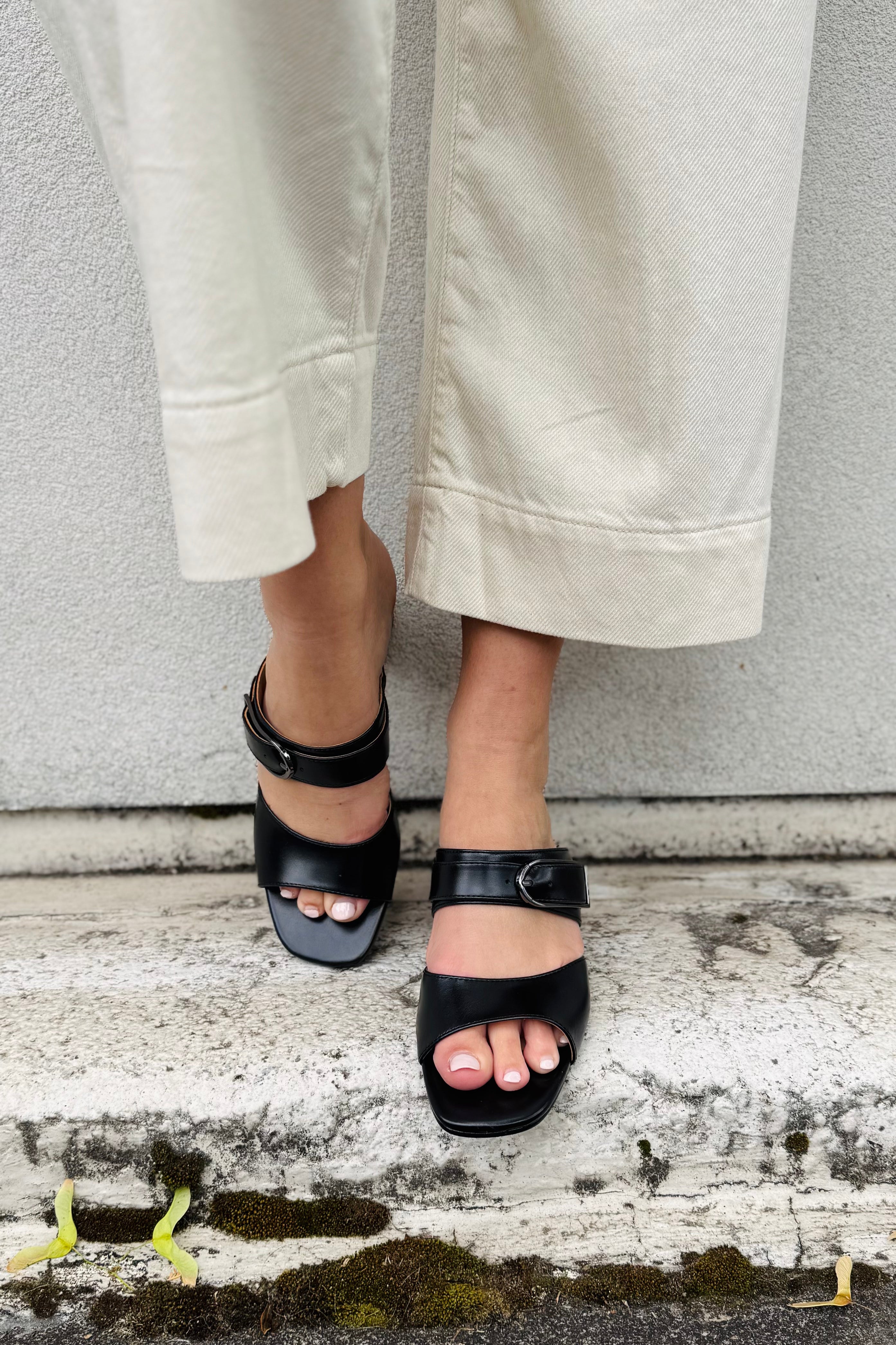 Everly Buckle Slide
