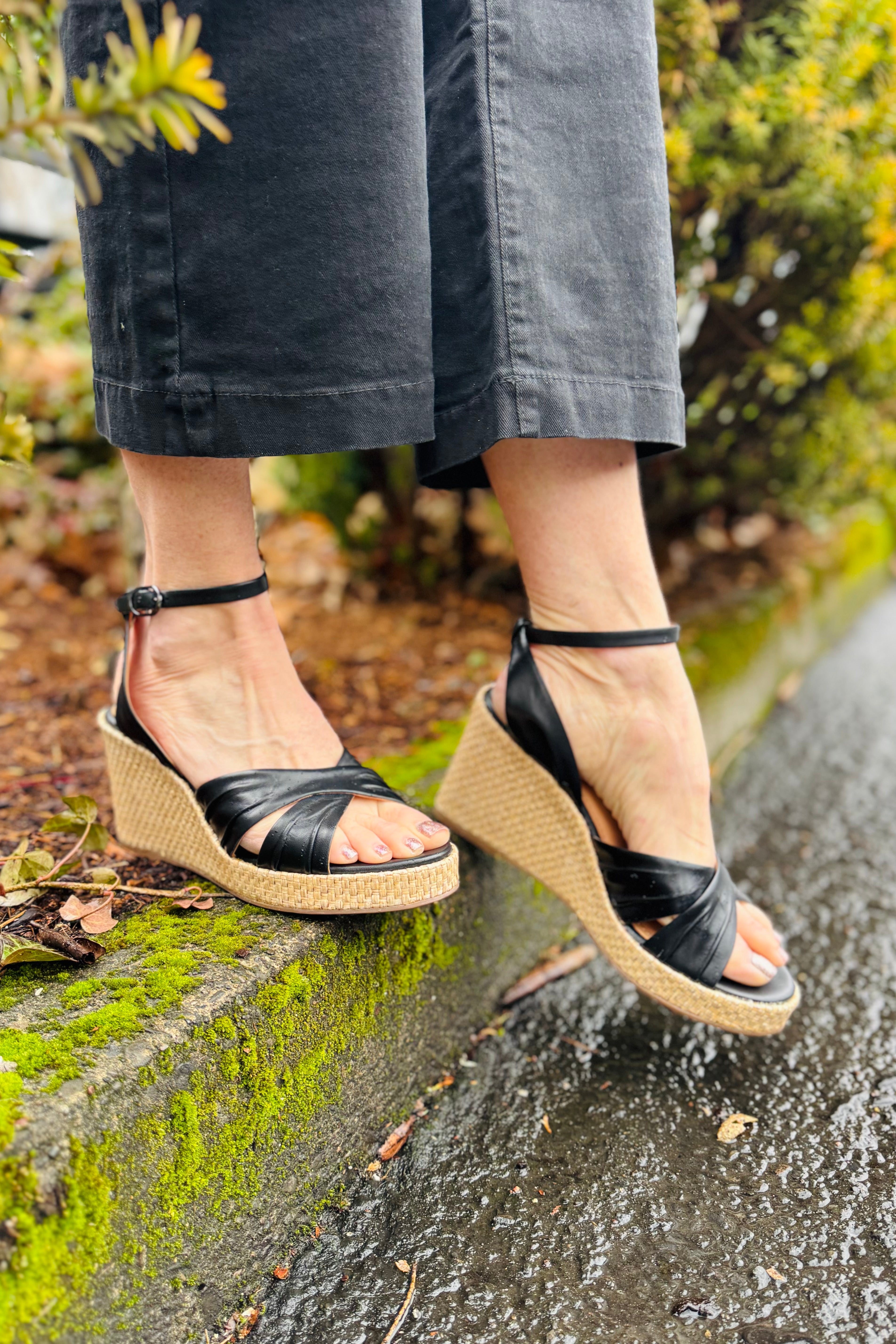 Love this look! Airy and easy to complement all your summer looks. Cushioned leather-covered OrthoLite® footbed.