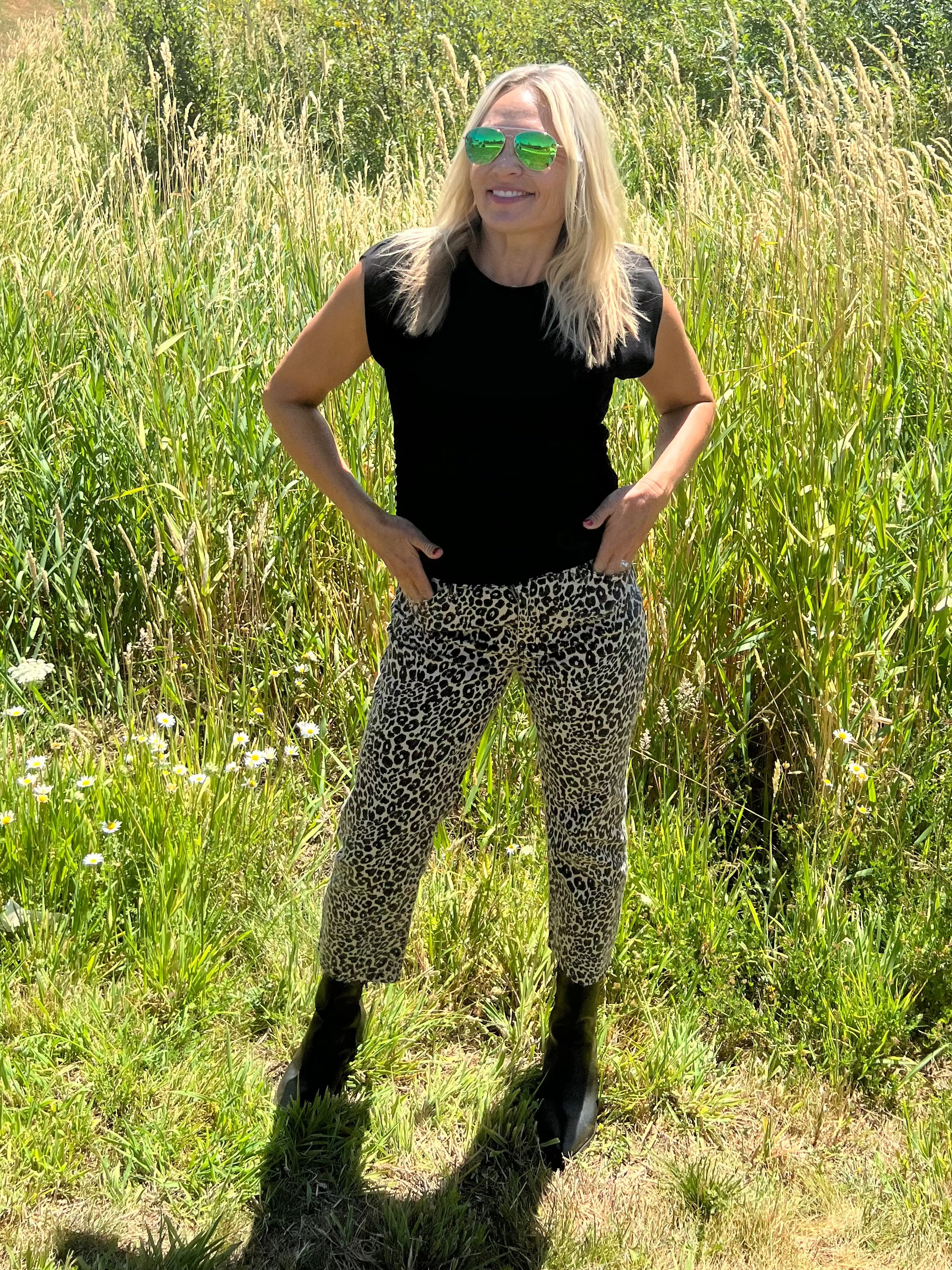 The Joni Top is similar to our popular Amara tee, but with a crew neck and a powerful shoulder design. It also has a slight crop and ruching on the sides. Crafted from our Ultra Rib fabric, it is highly durable and can be washed and treasured for many years.