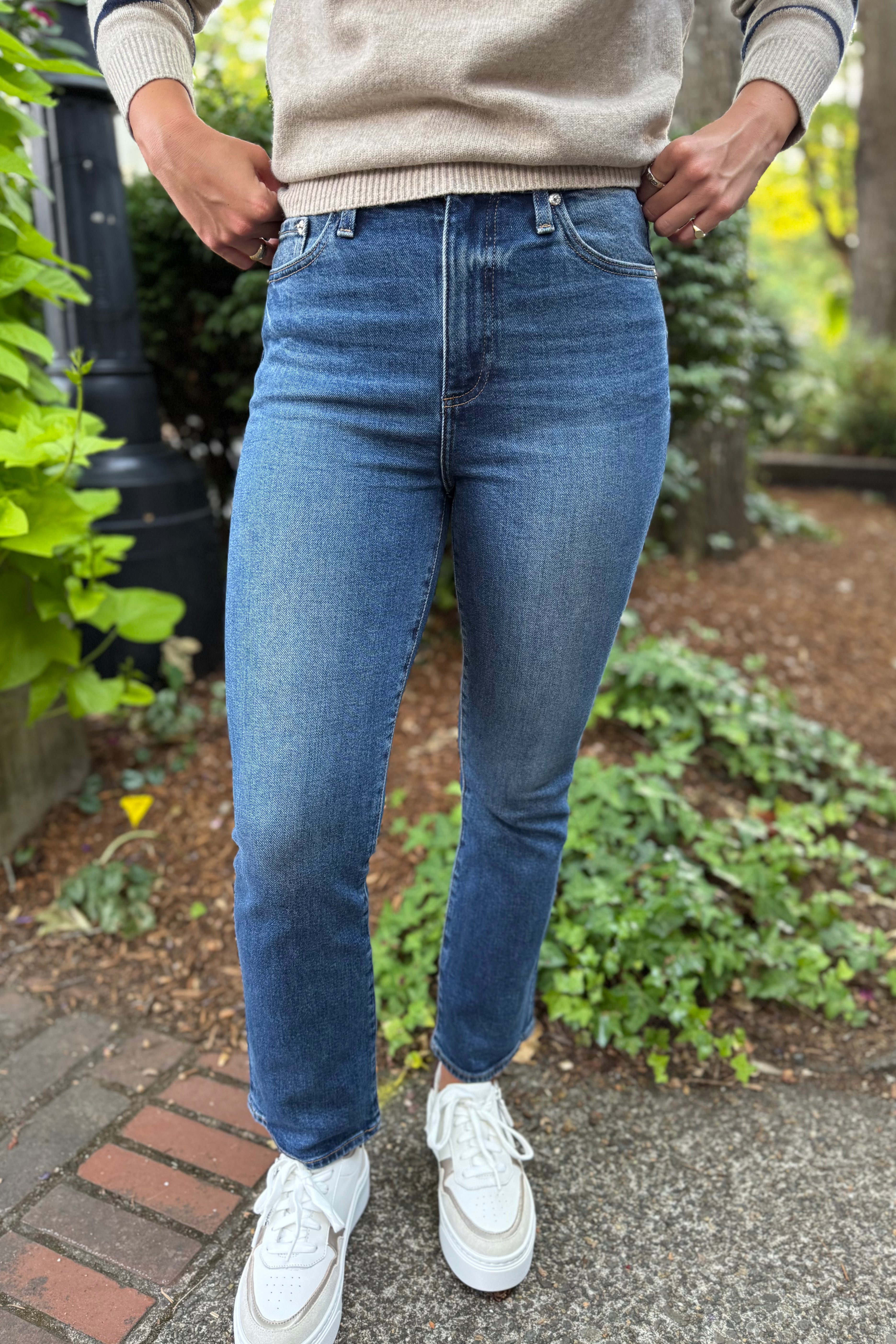 A pair you'll get endless wears out of. In a boot cut fit, it hugs you from the hips to knee and flares out at the calf for a proportional effect. Featuring a clean Vintage wash with a copper button and rivets,&nbsp; this style is a sophisticated addition to your denim collection.