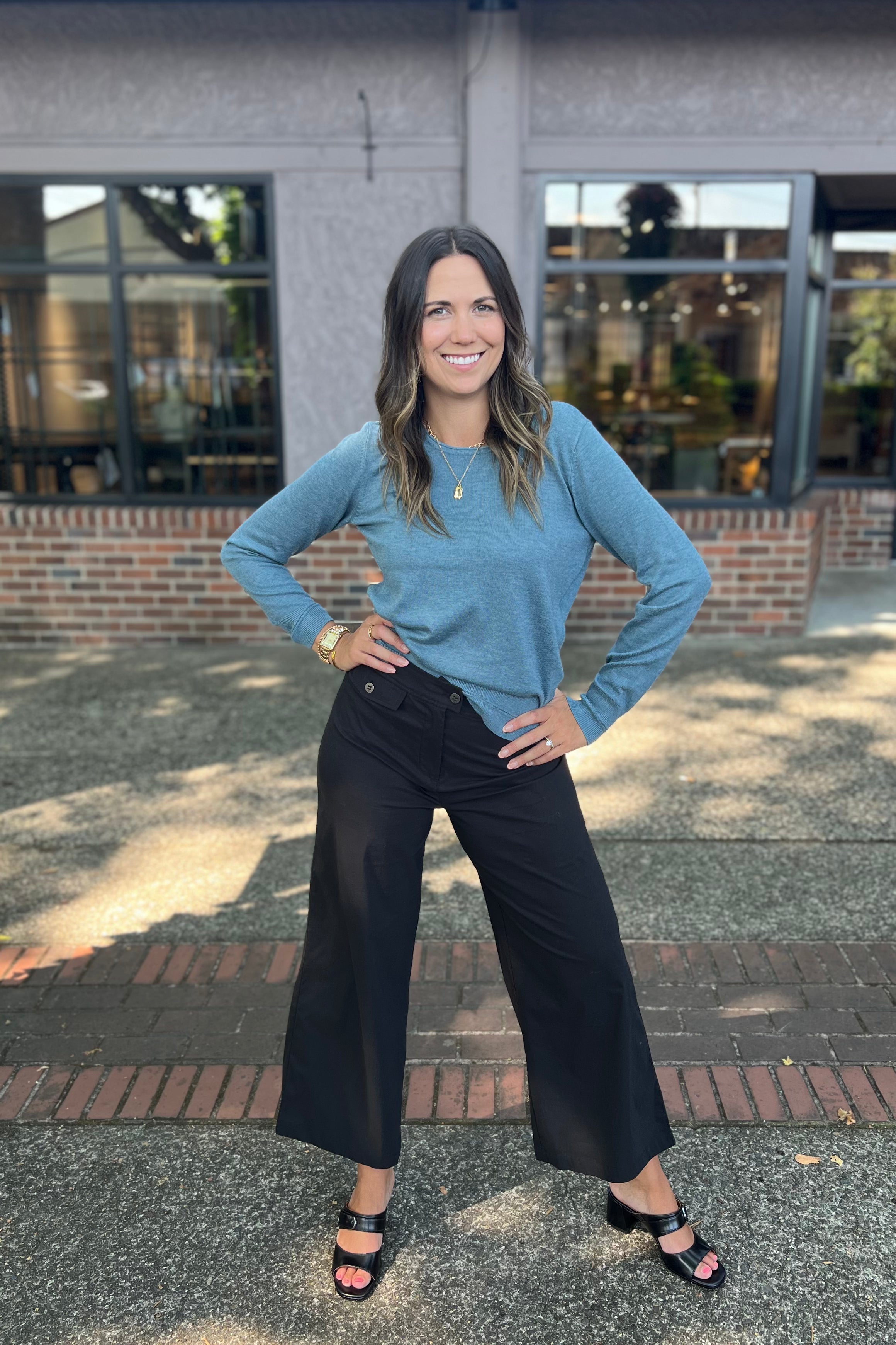 This essential pullover is perfect for layering on chilly days or wearing solo. It offers long sleeves, a crew neck, and highly breathable fabric. Thoughtful details include finely crafted cuffs and a hem that add a refined touch.