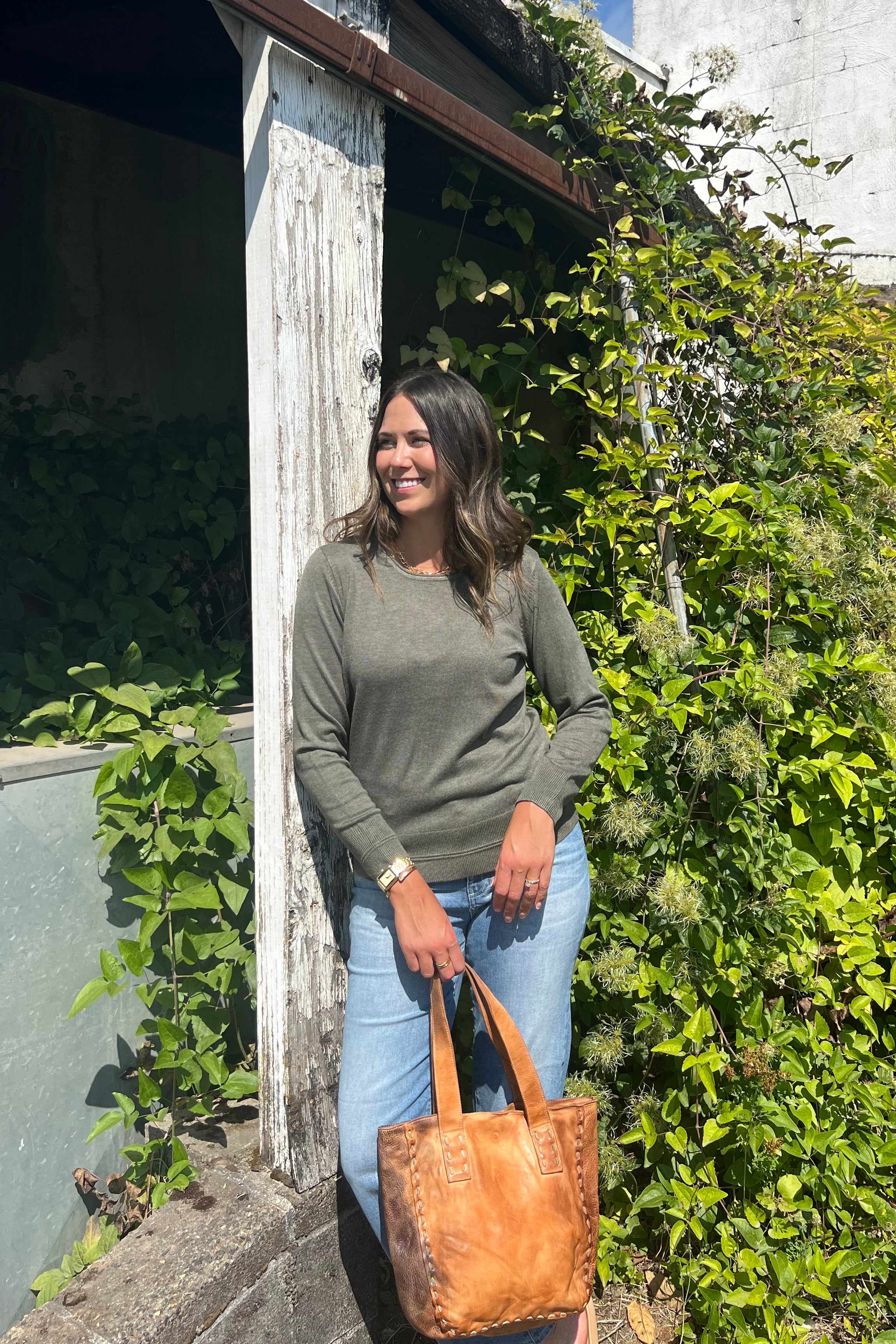 This essential pullover is perfect for layering on chilly days or wearing solo. It offers long sleeves, a crew neck, and highly breathable fabric. Thoughtful details include finely crafted cuffs and a hem that add a refined touch.