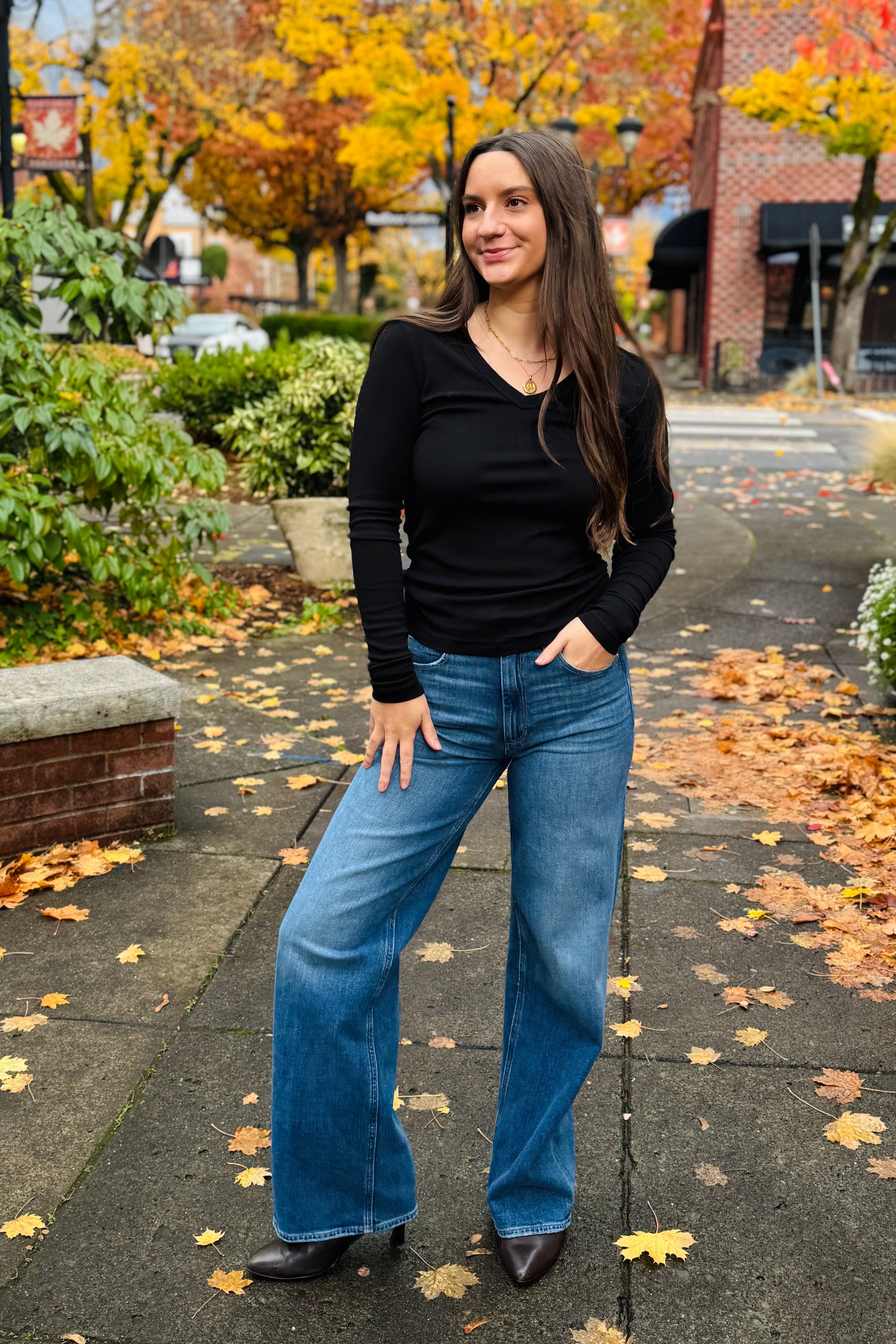 Luxx L/S V-Neck - Black