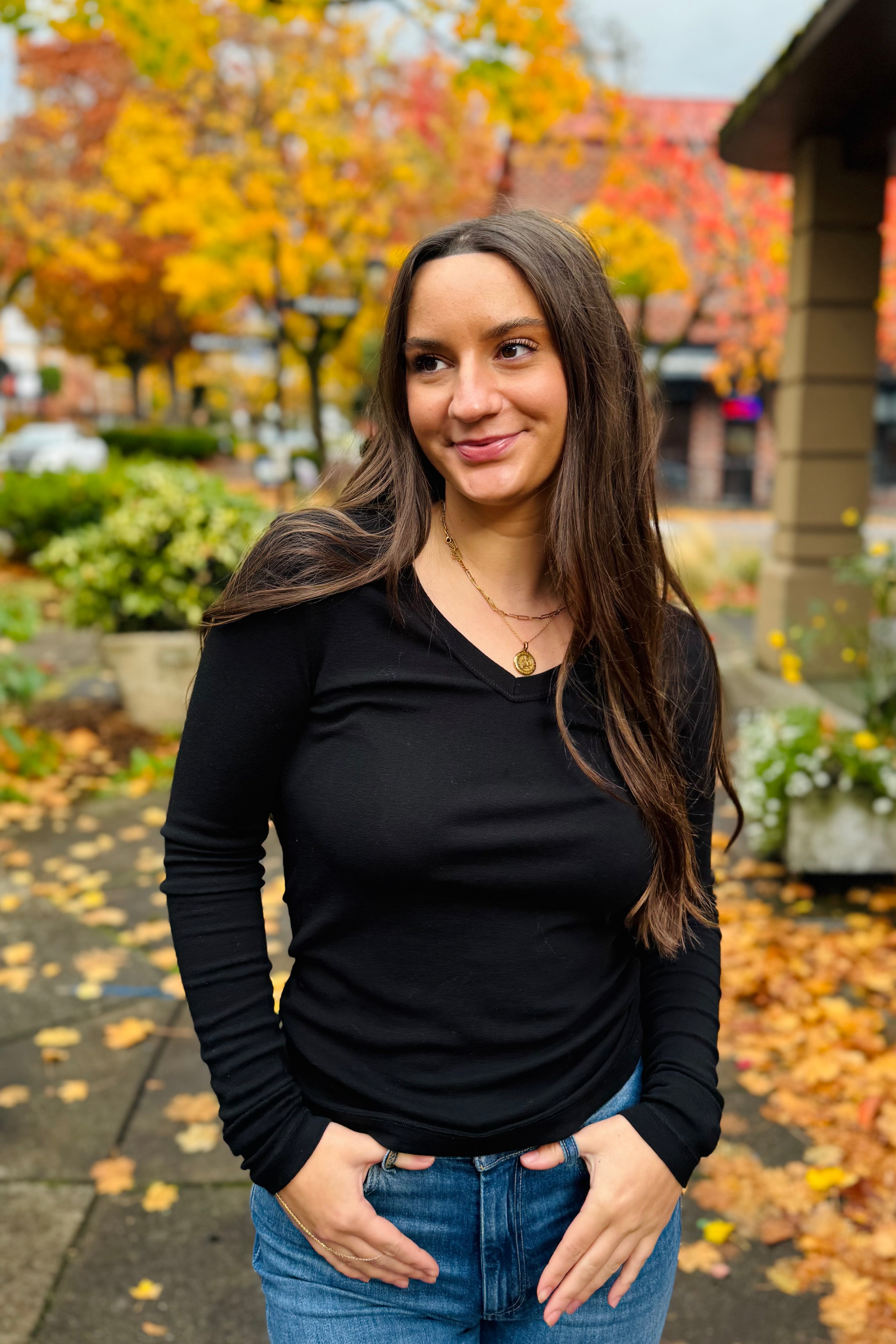 Luxx L/S V-Neck - Black