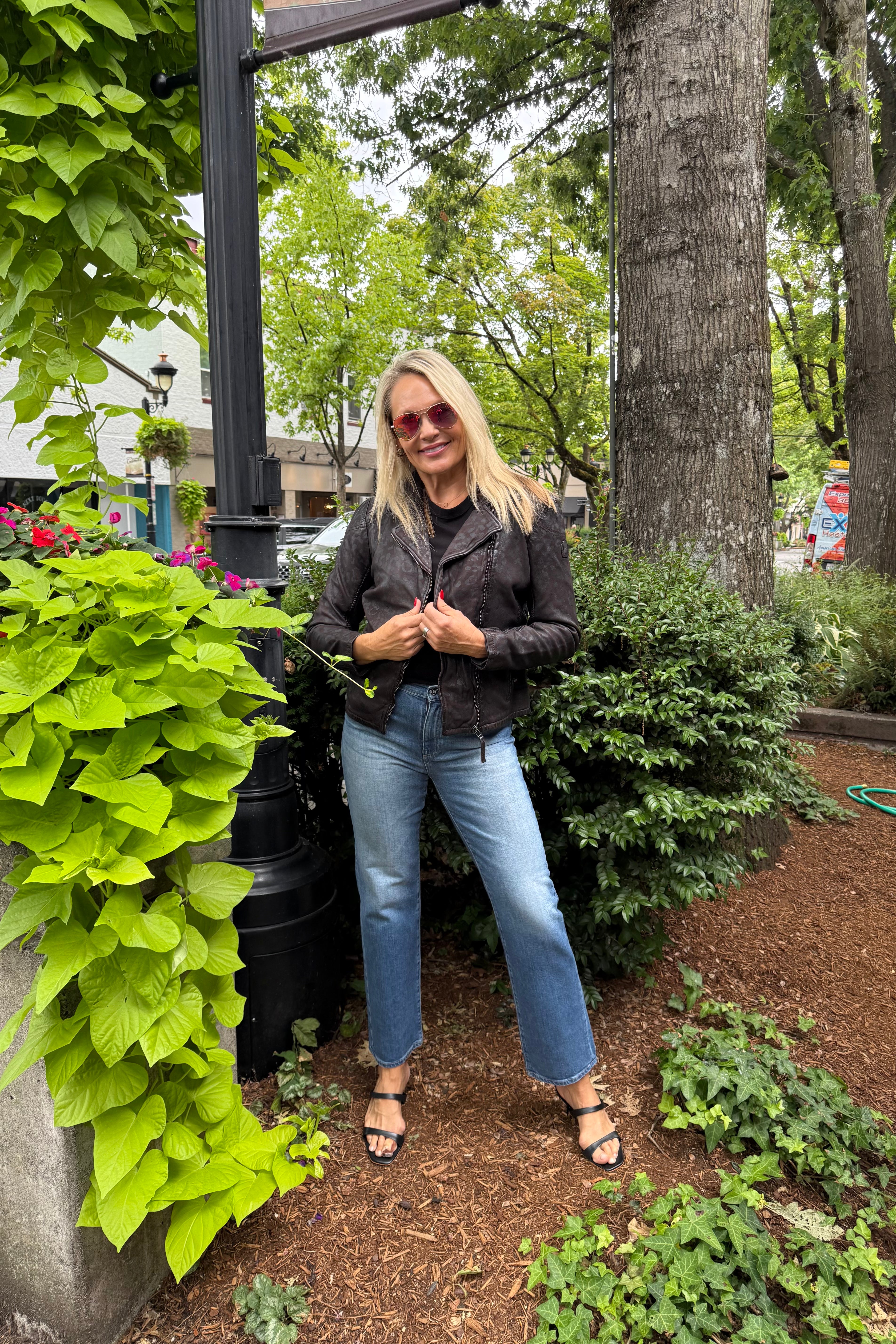 The Meeow Leather Jacket blends a subtle animal print with a classic moto silhouette, delivering a refined, edgy vibe that elevates any look.

The fit is classified as RF (regular fit), offering a sleek, structured shape that’s both flattering and easy to wear.