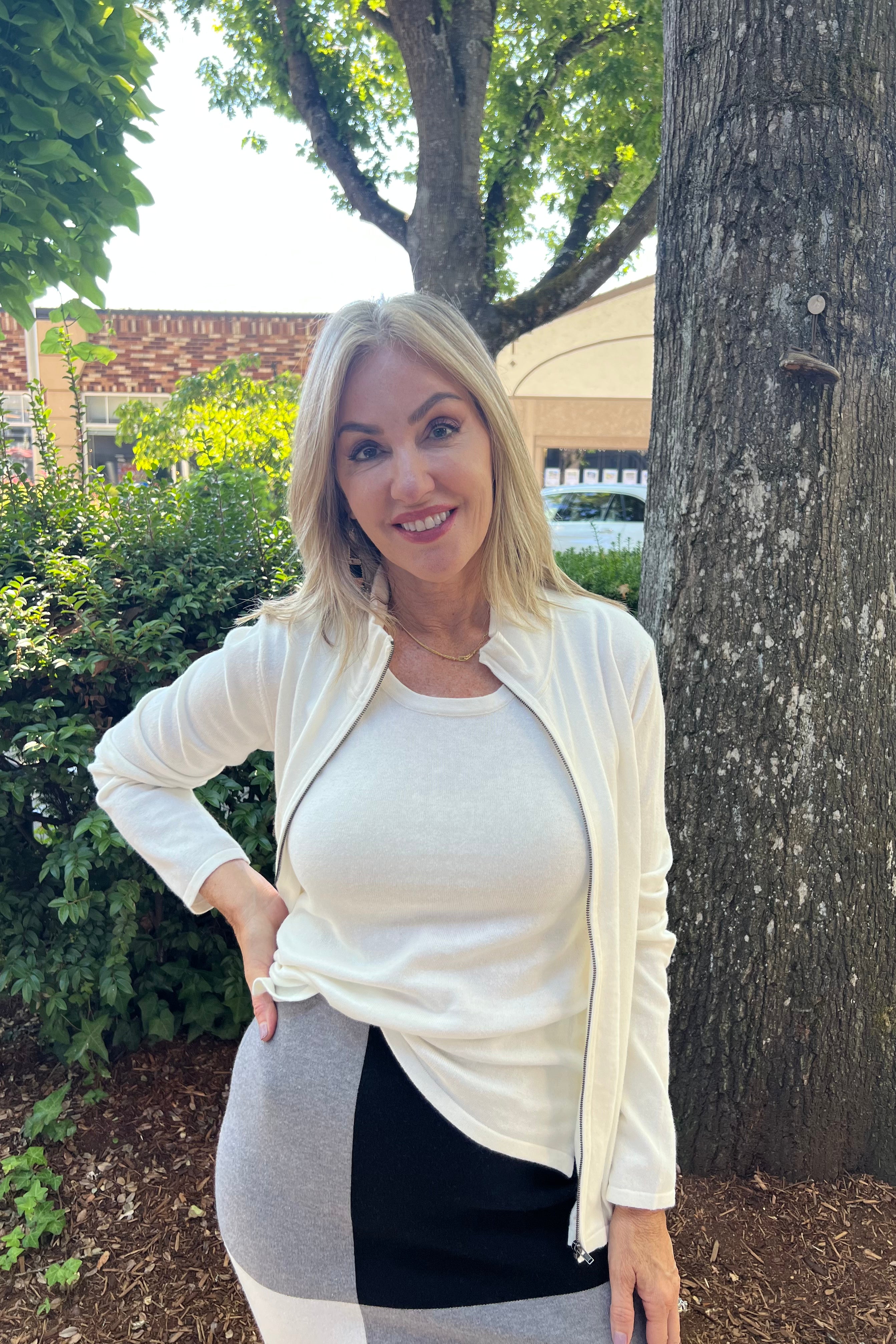 This mock neck zip sweater features a full zipper and combines 95% cotton with 5% cashmere, offering an ideal weight for transitioning into fall.

Mock neck
Full zip
