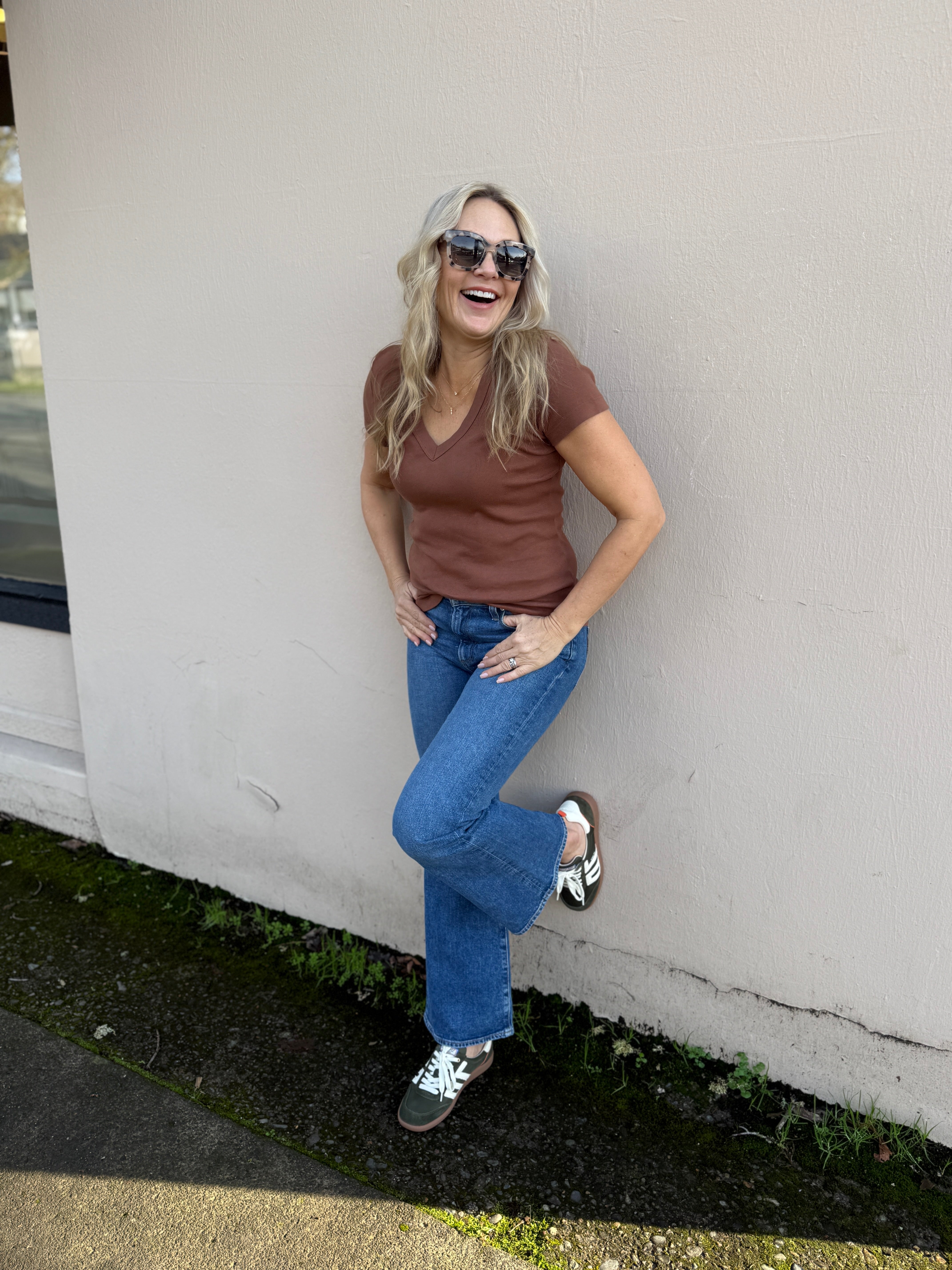 Nikki V-Neck Tee-Bark