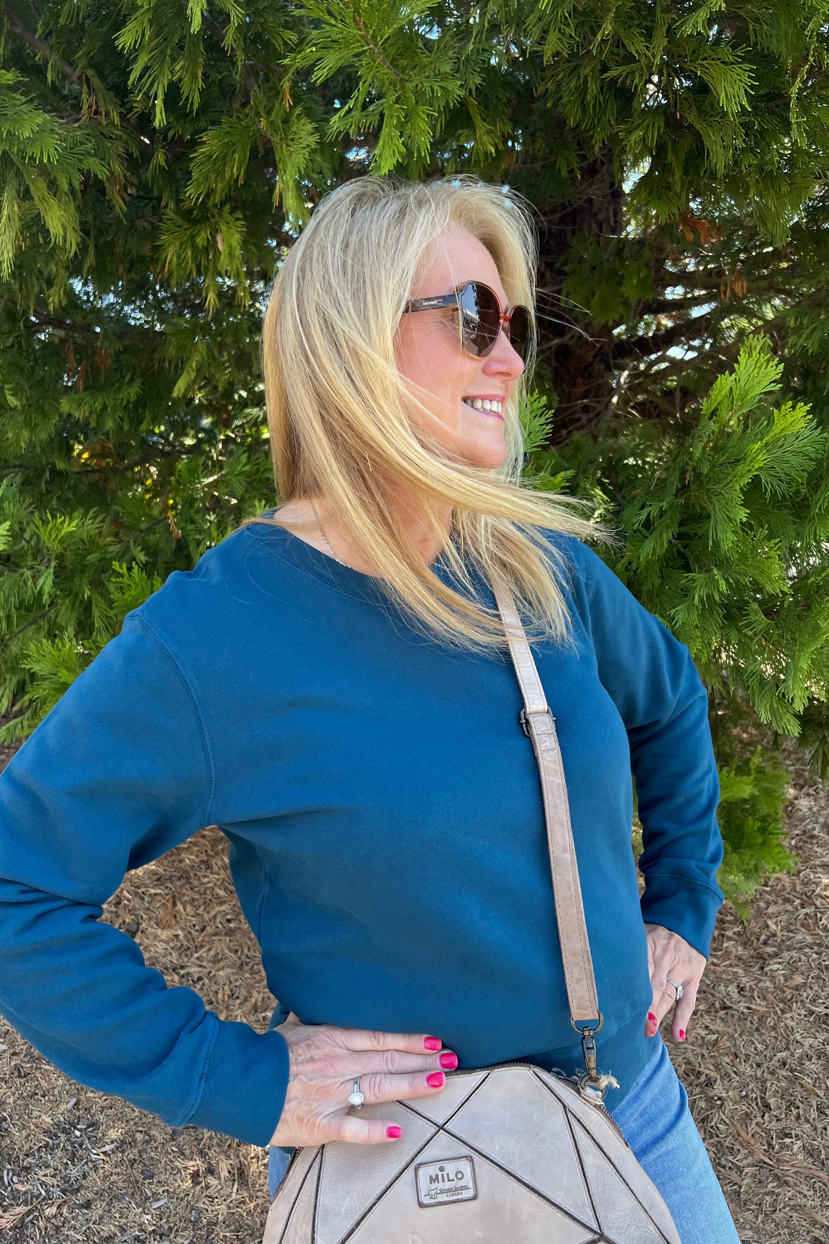 The Mod-o-doc™ Open Crew Neck combines timeless design with modern comfort. Crafted from 100% cotton, it offers a classic fit with a crew neckline and long sleeves, ideal for layering or standalone wear.